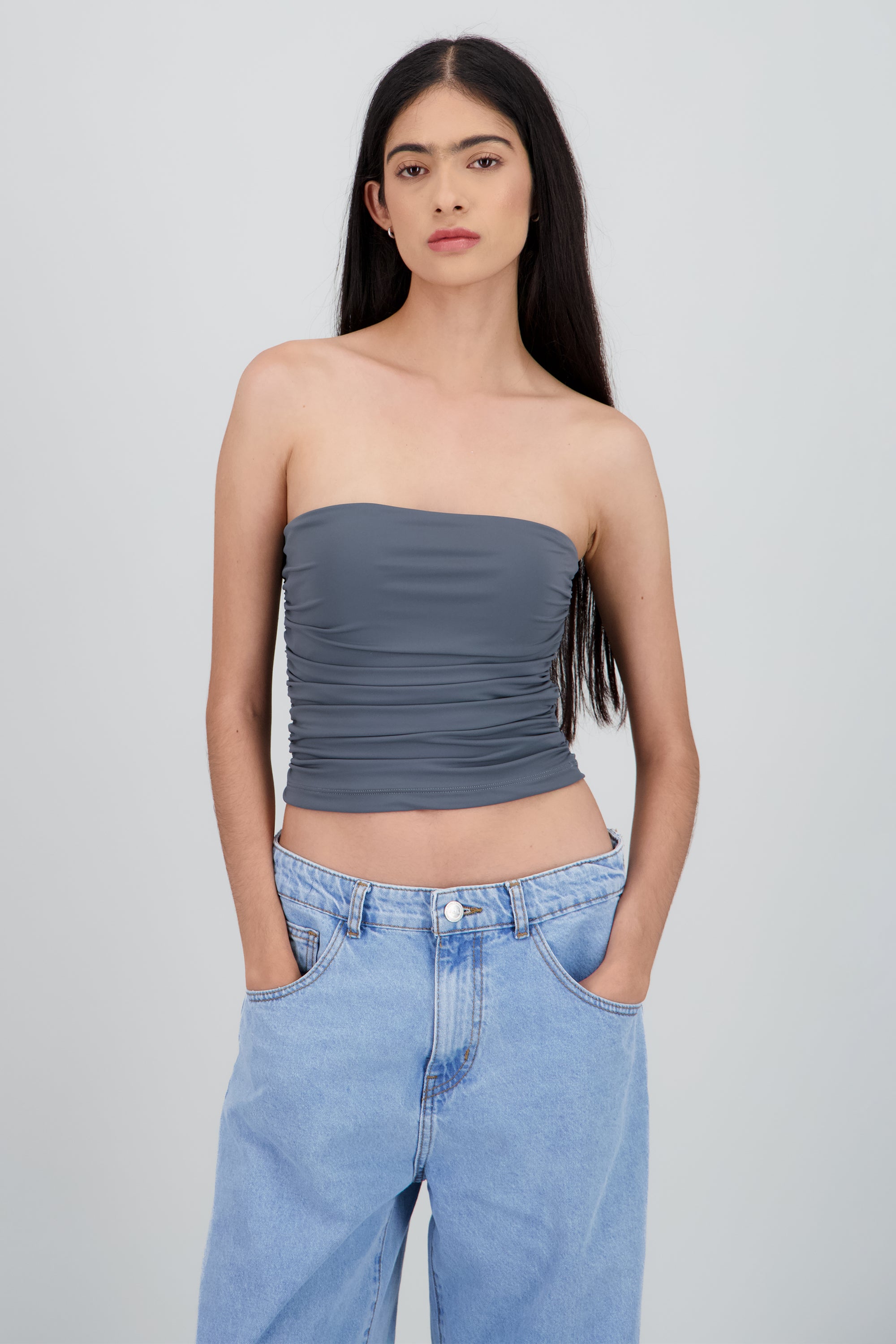 Top tubo strapless drapeado GRIS OBSCURO