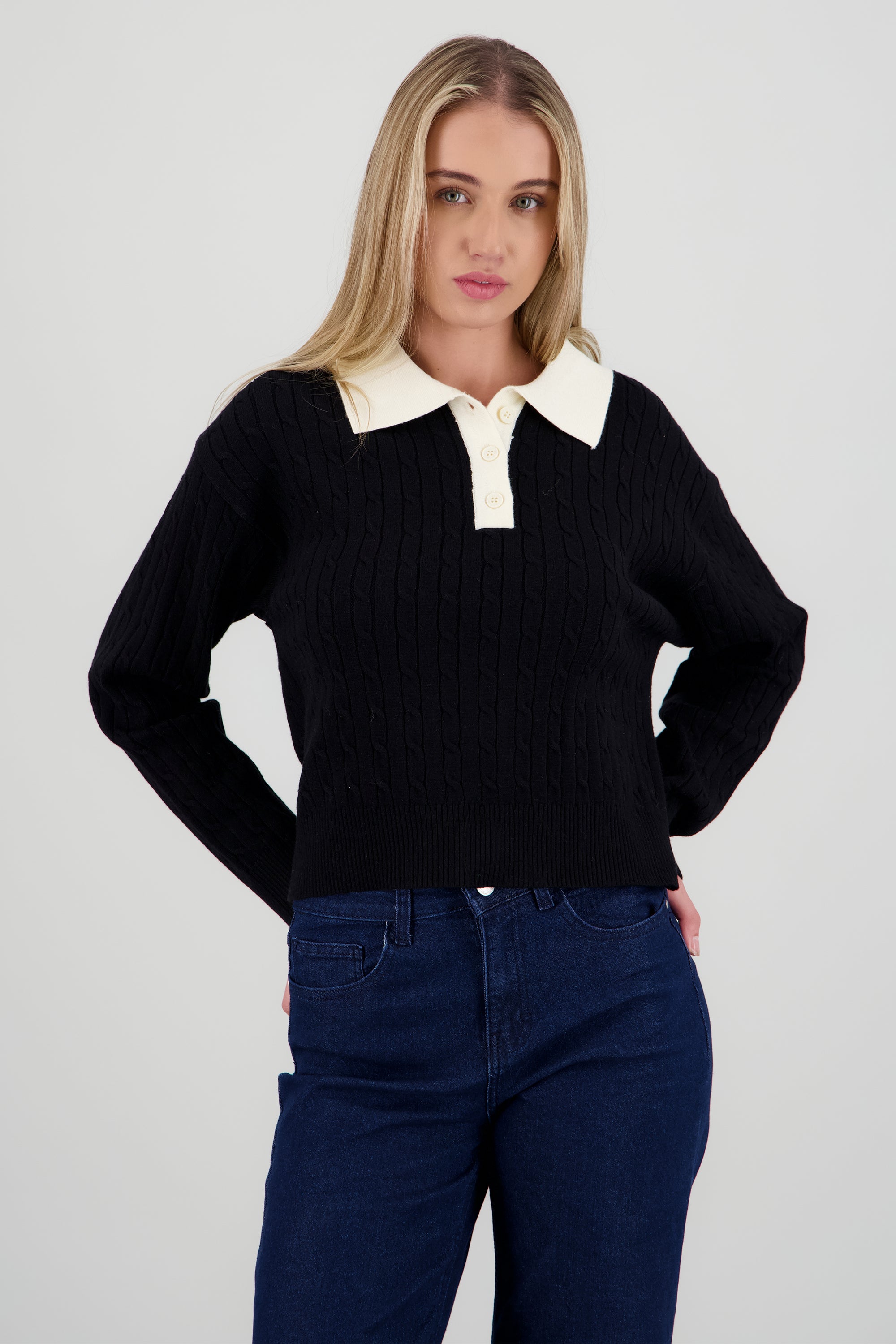 Sueter tipo polo con contraste en cuello NEGRO