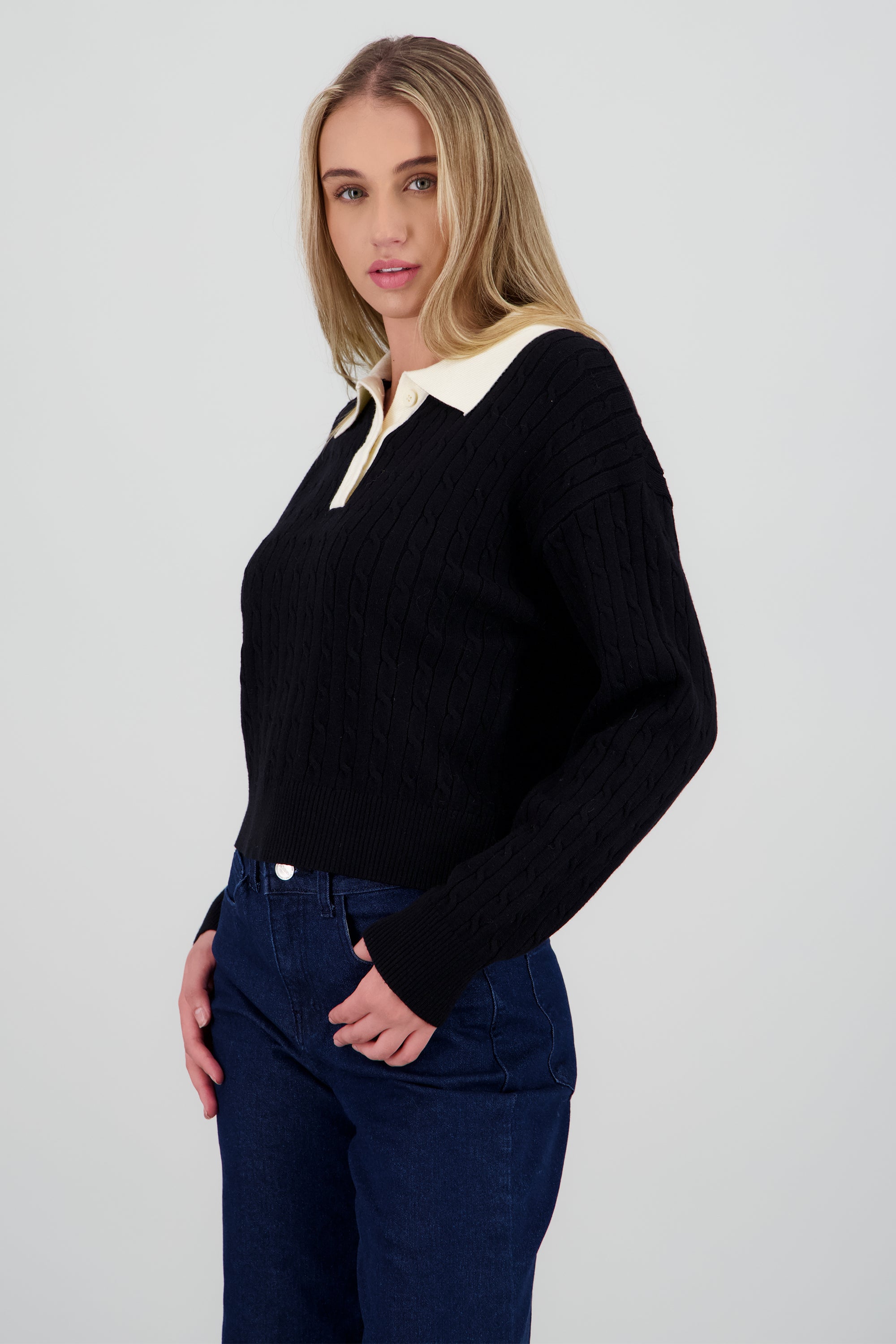 Sueter tipo polo con contraste en cuello NEGRO