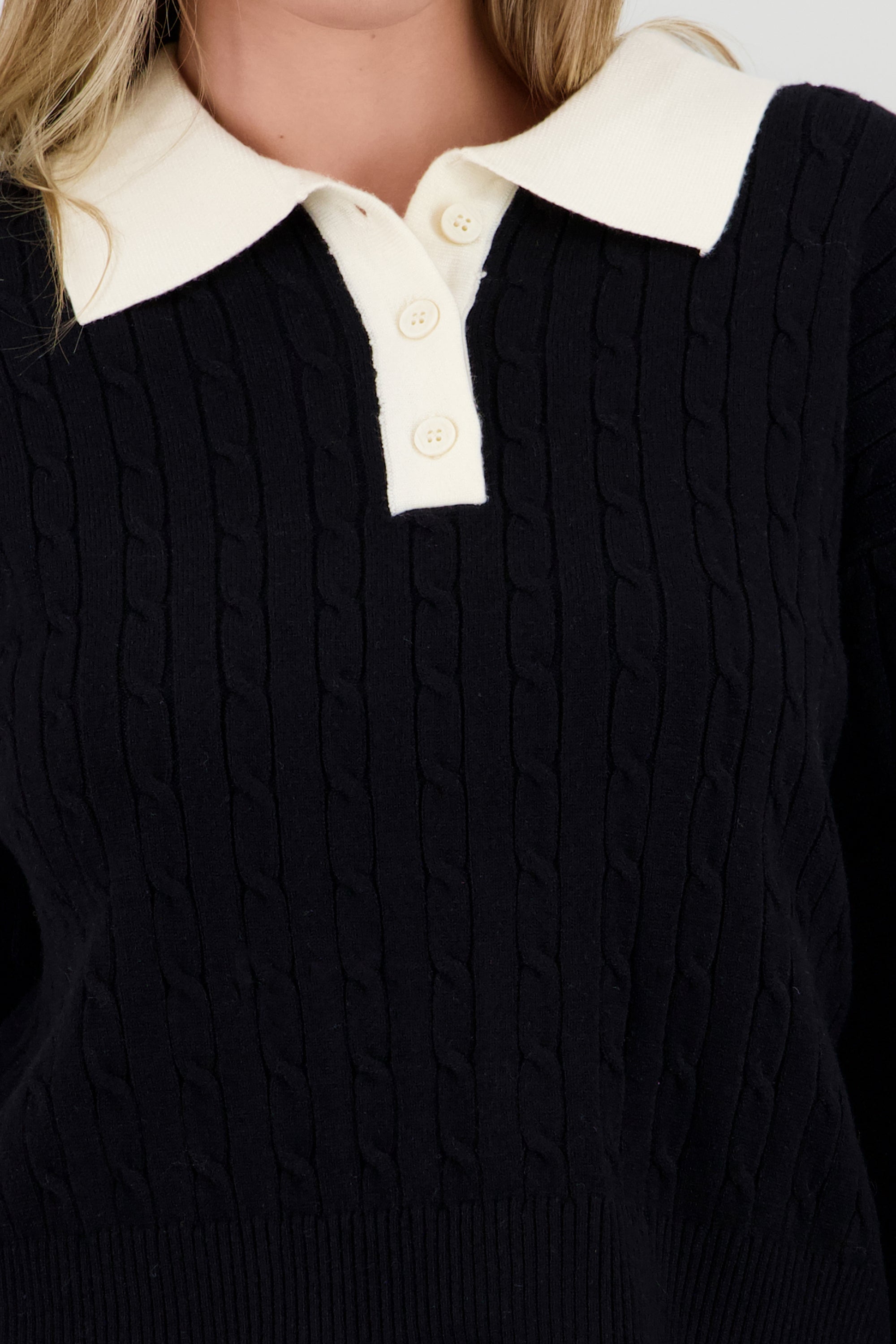 Sueter tipo polo con contraste en cuello NEGRO