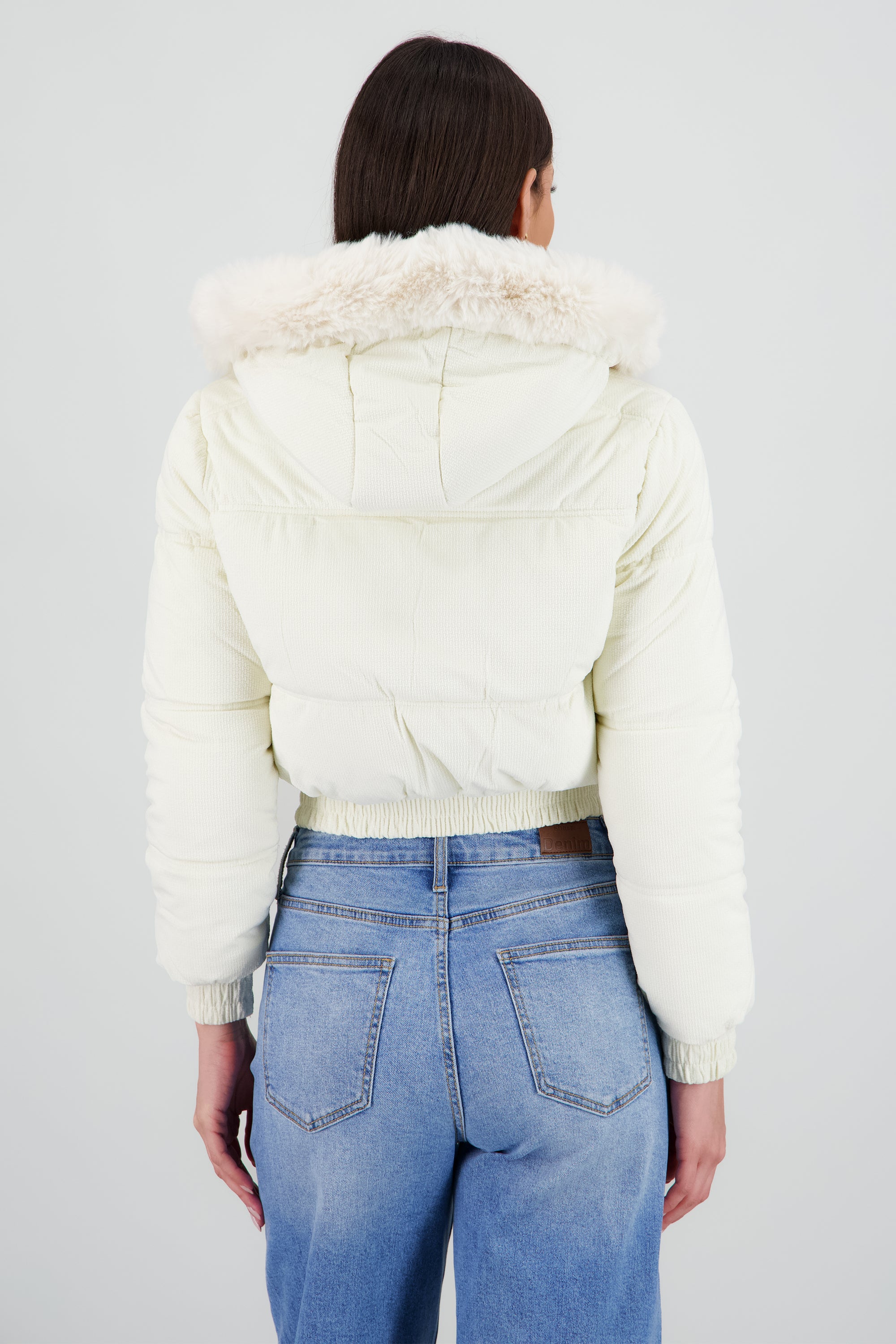 Chamarra puffer crop con gorro BLANCO