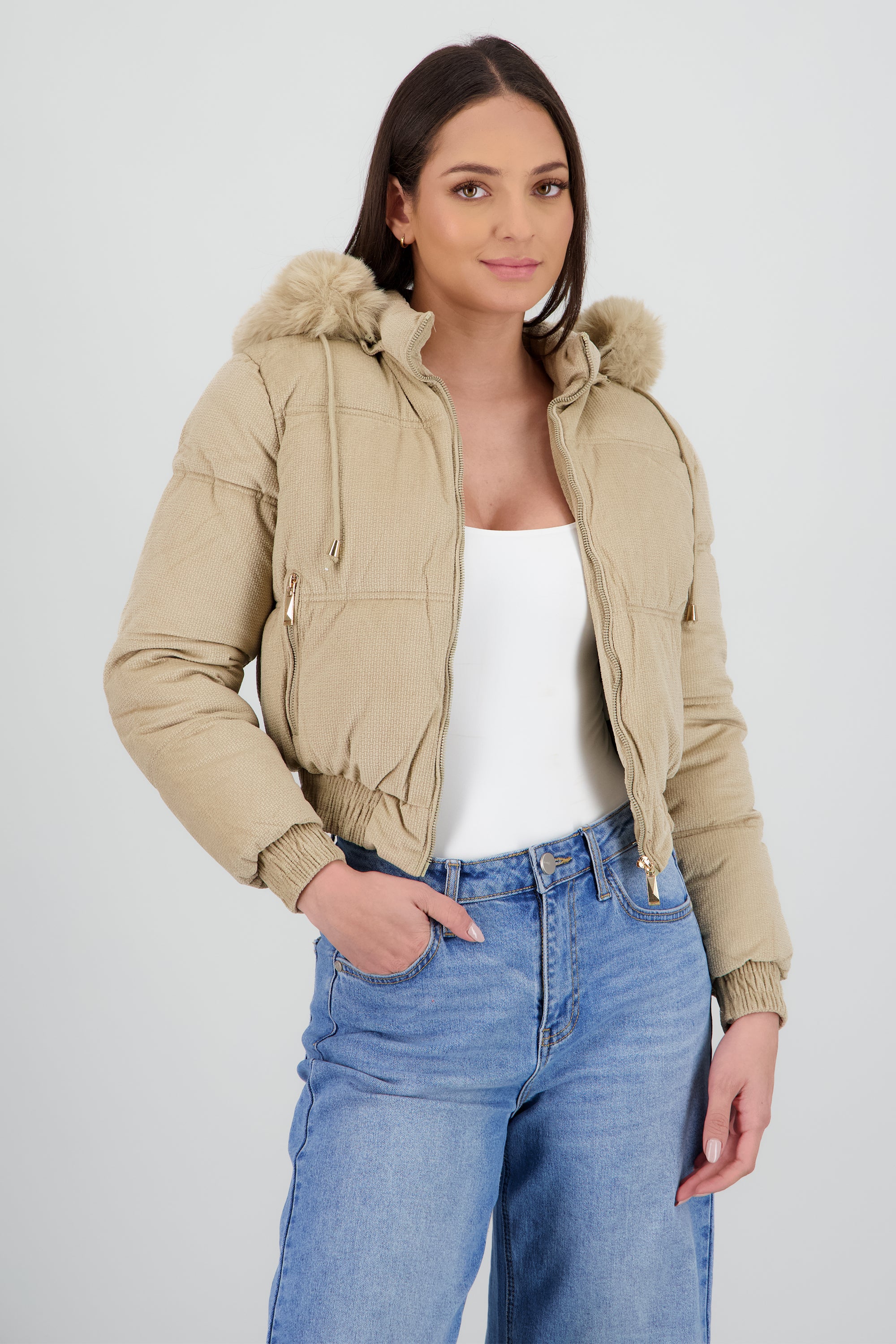 Chamarra puffer crop con gorro KHAKI