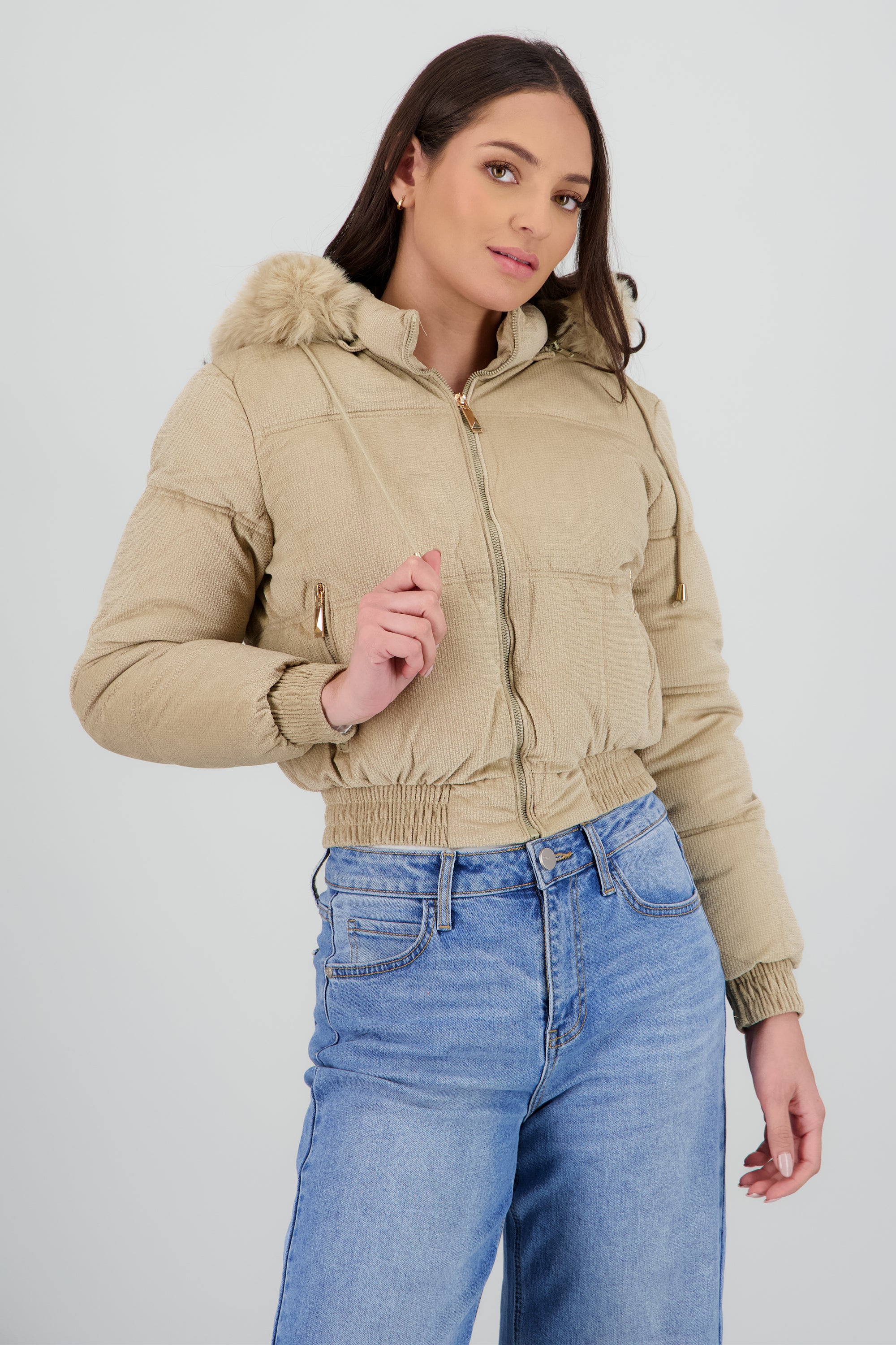 Chamarra puffer crop con gorro KHAKI