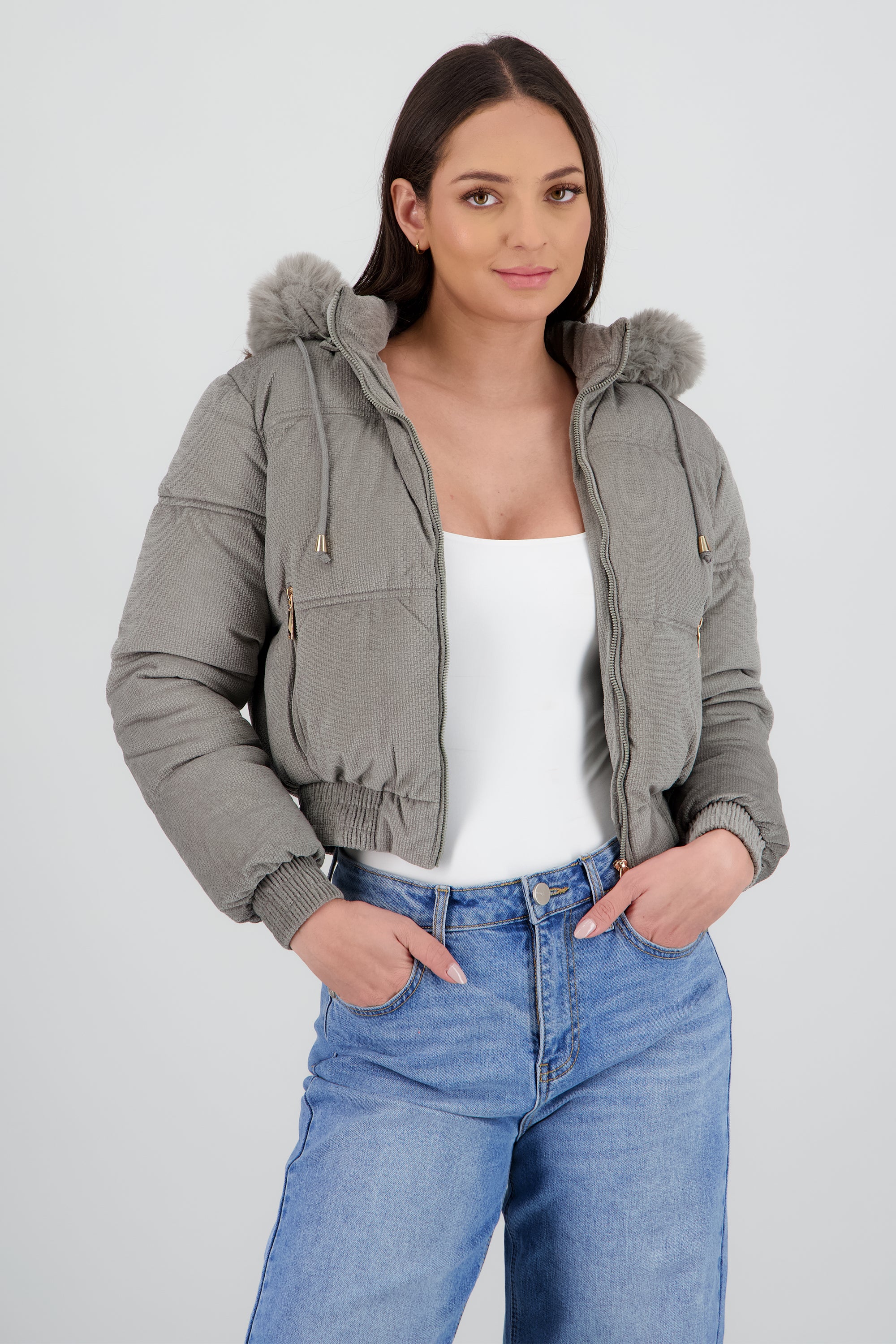 Chamarra puffer crop con gorro GRIS