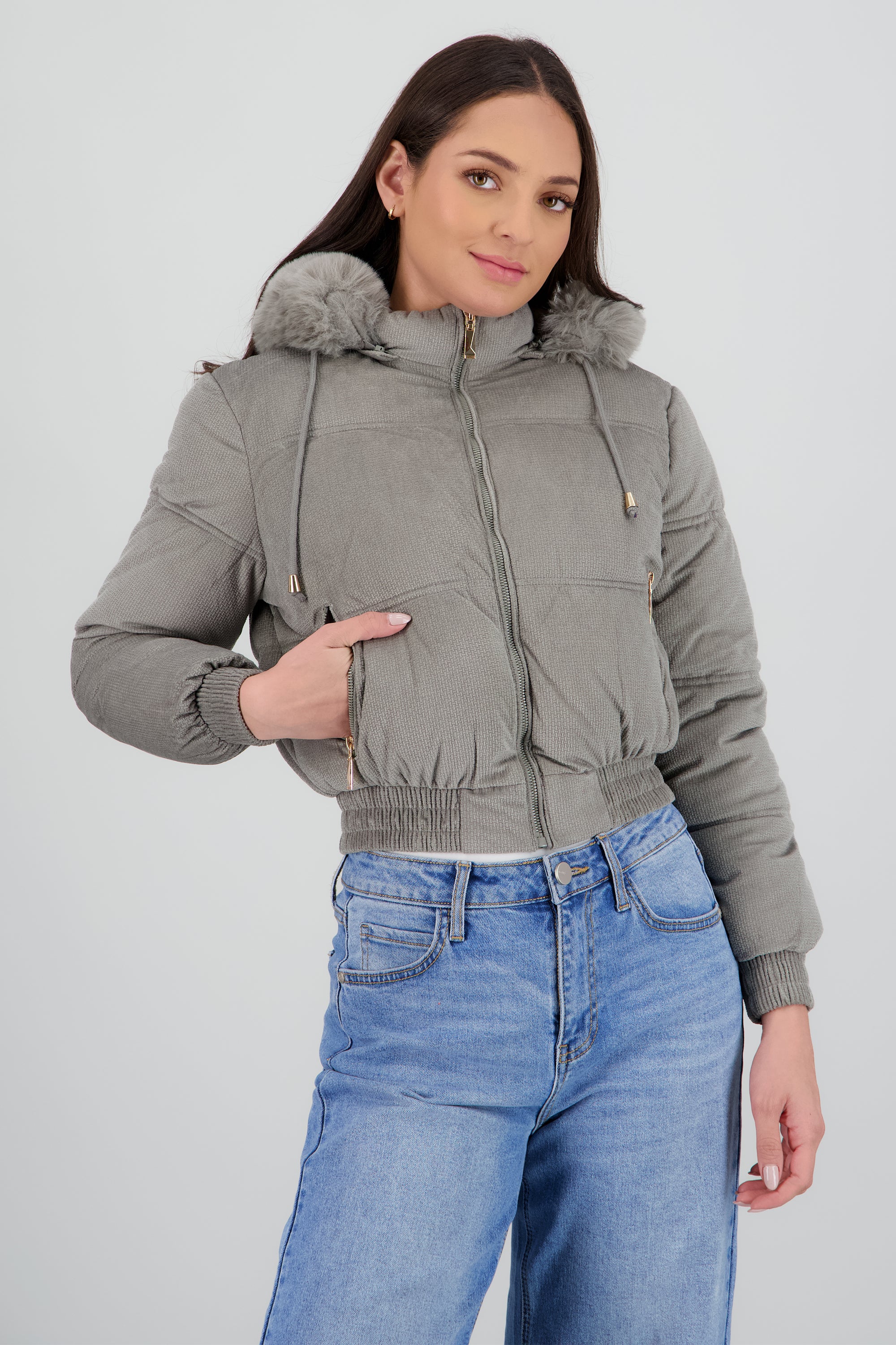 Chamarra puffer crop con gorro GRIS