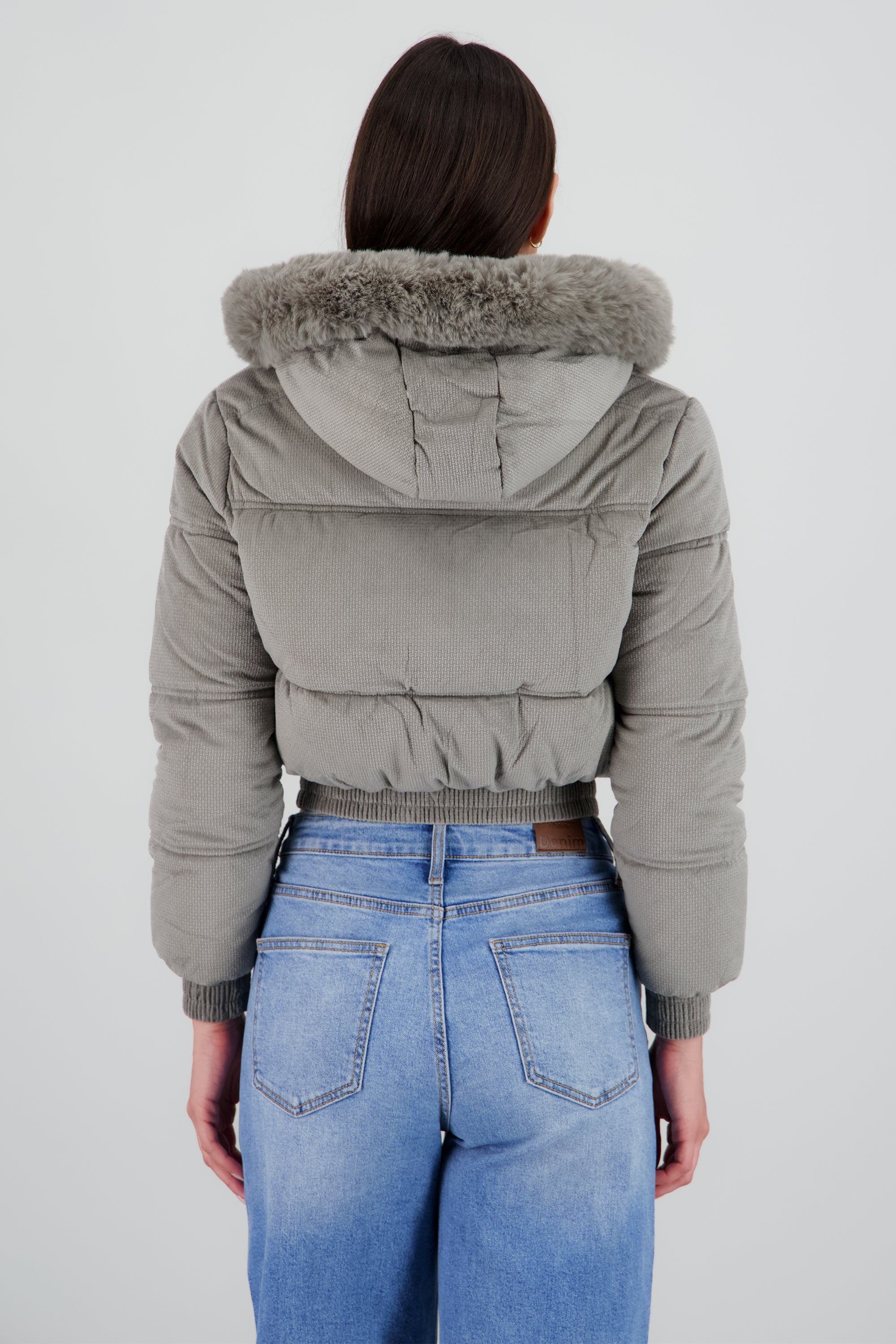 Chamarra puffer crop con gorro GRIS