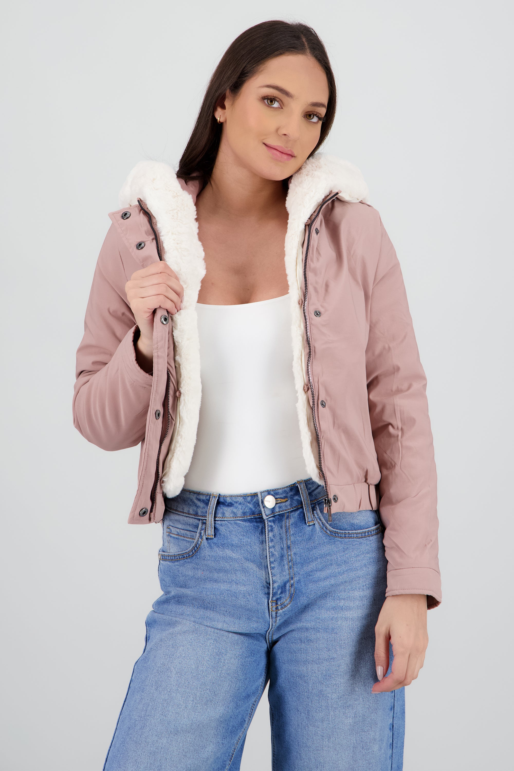 Chamarra con bolsas peluche en gorro ROSA