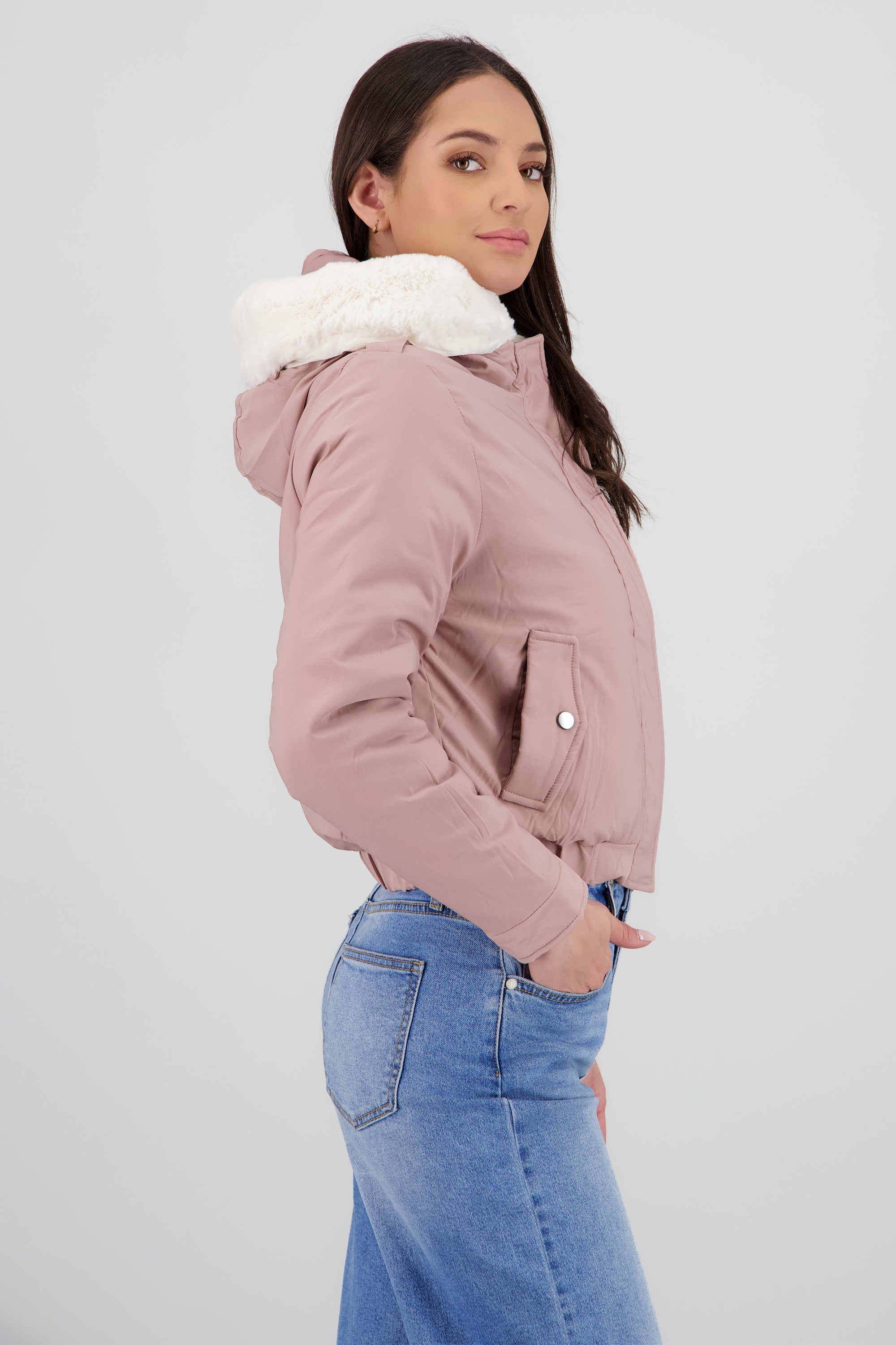 Chamarra con bolsas peluche en gorro ROSA