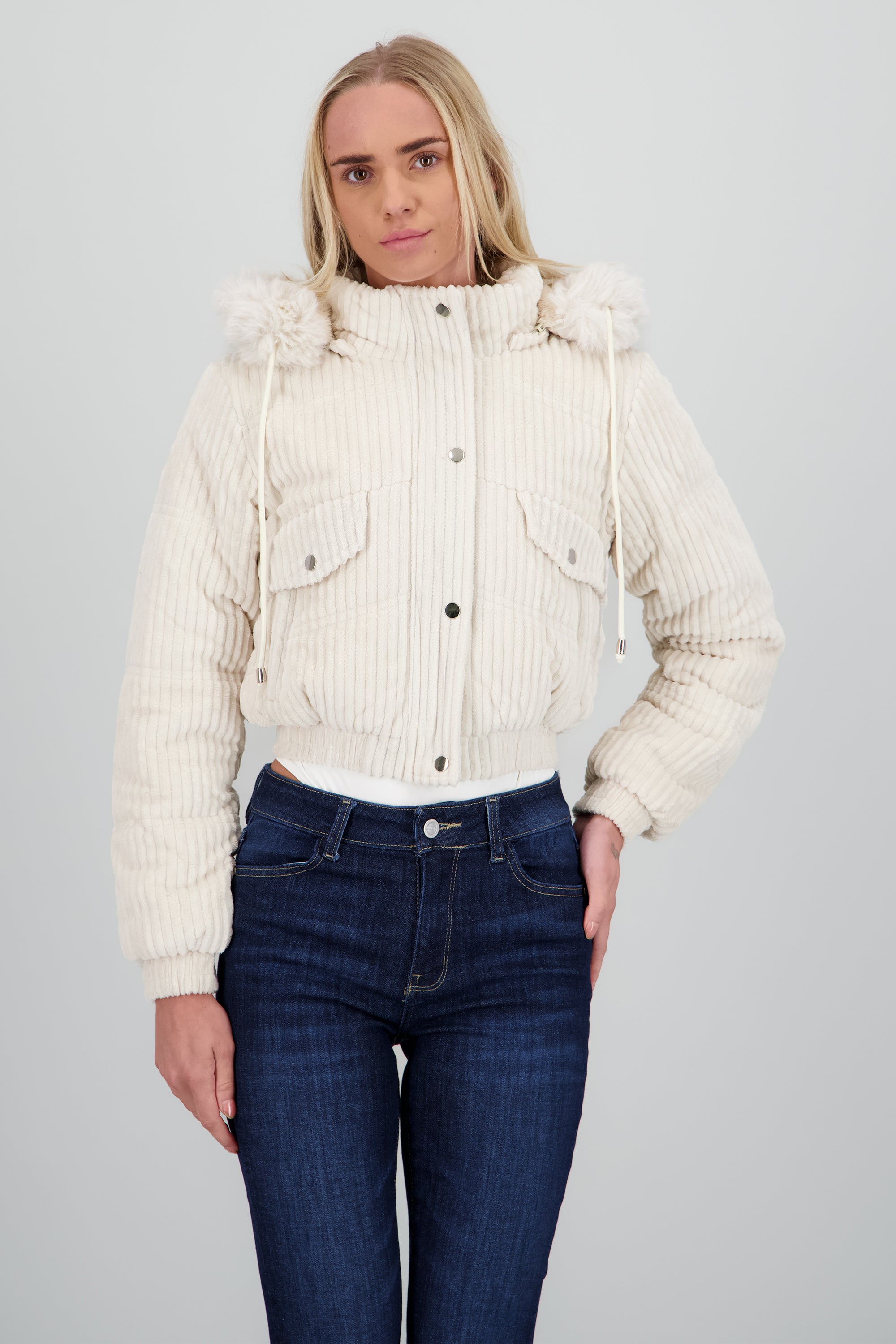 Chamarra con textura det bolsas BEIGE