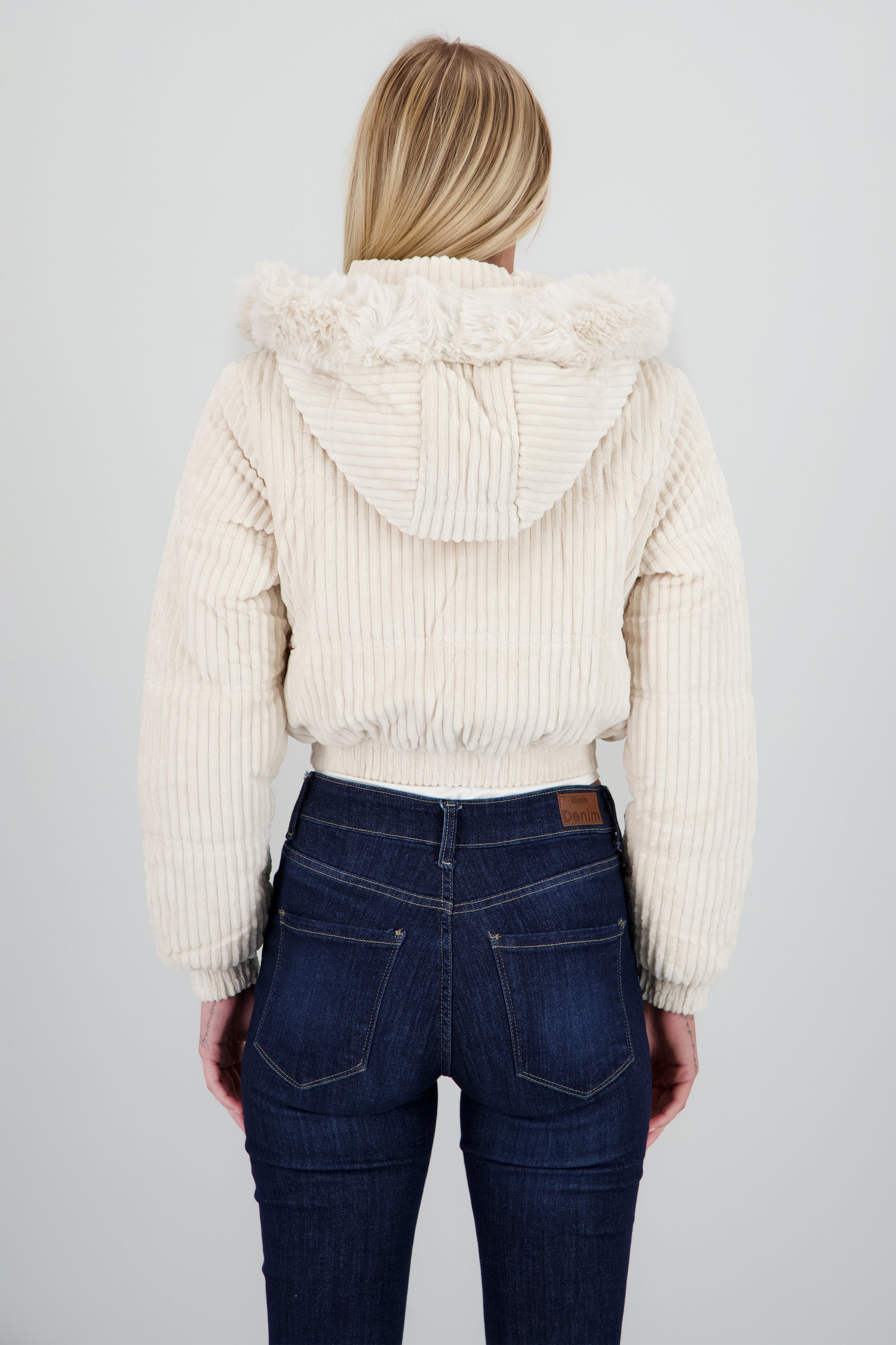 Chamarra con textura det bolsas BEIGE