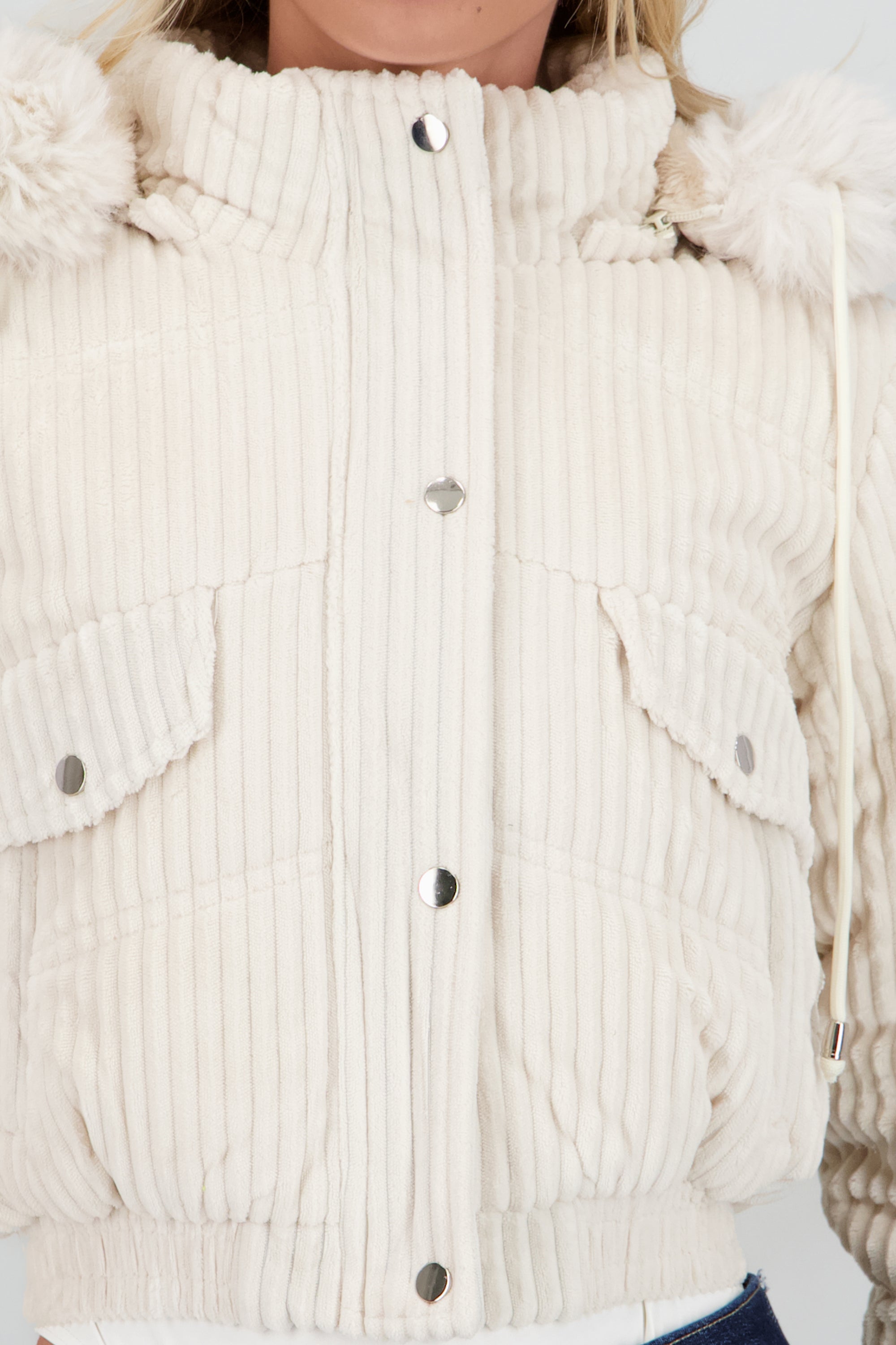 Chamarra con textura det bolsas BEIGE