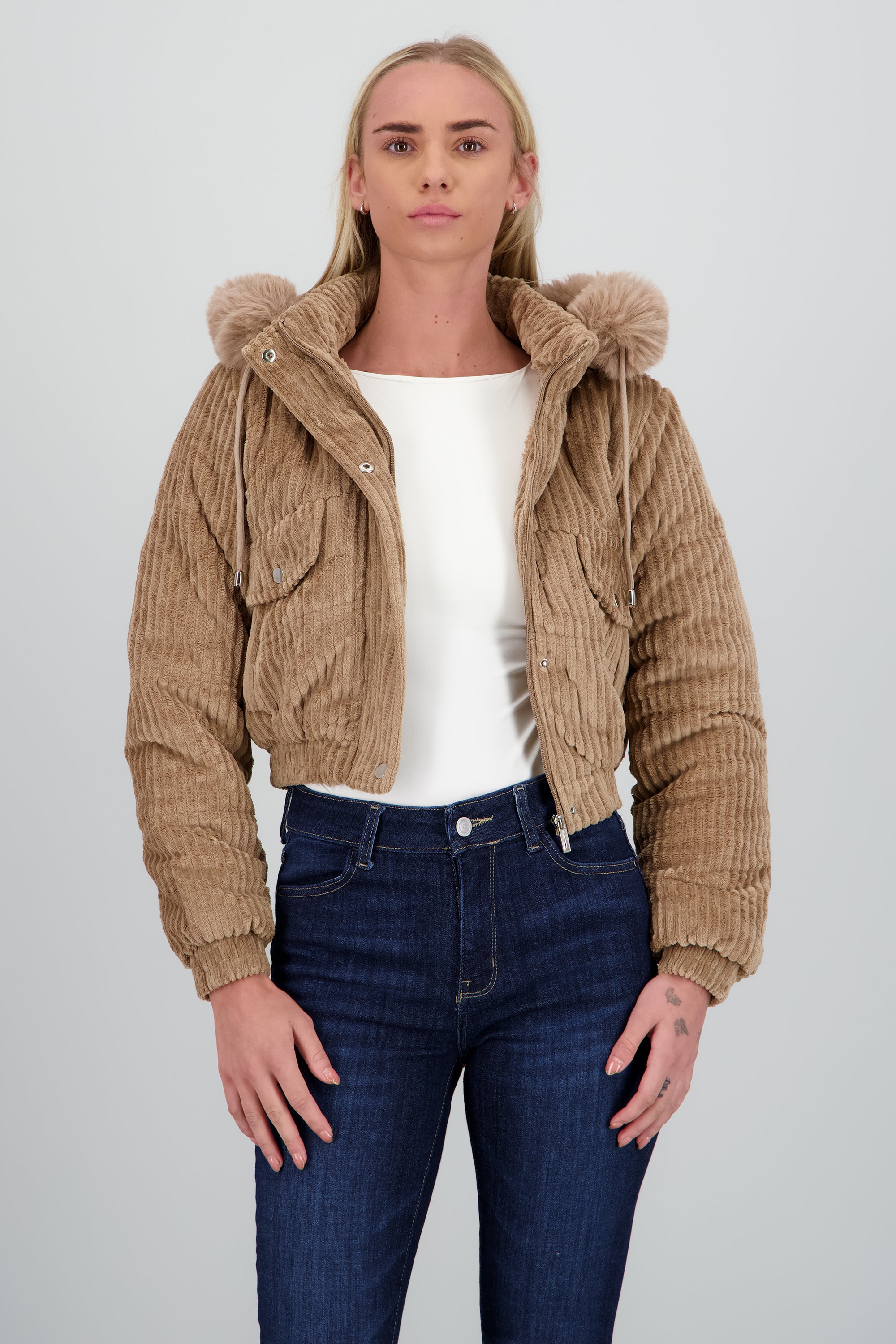 Chamarra con textura det bolsas KHAKI