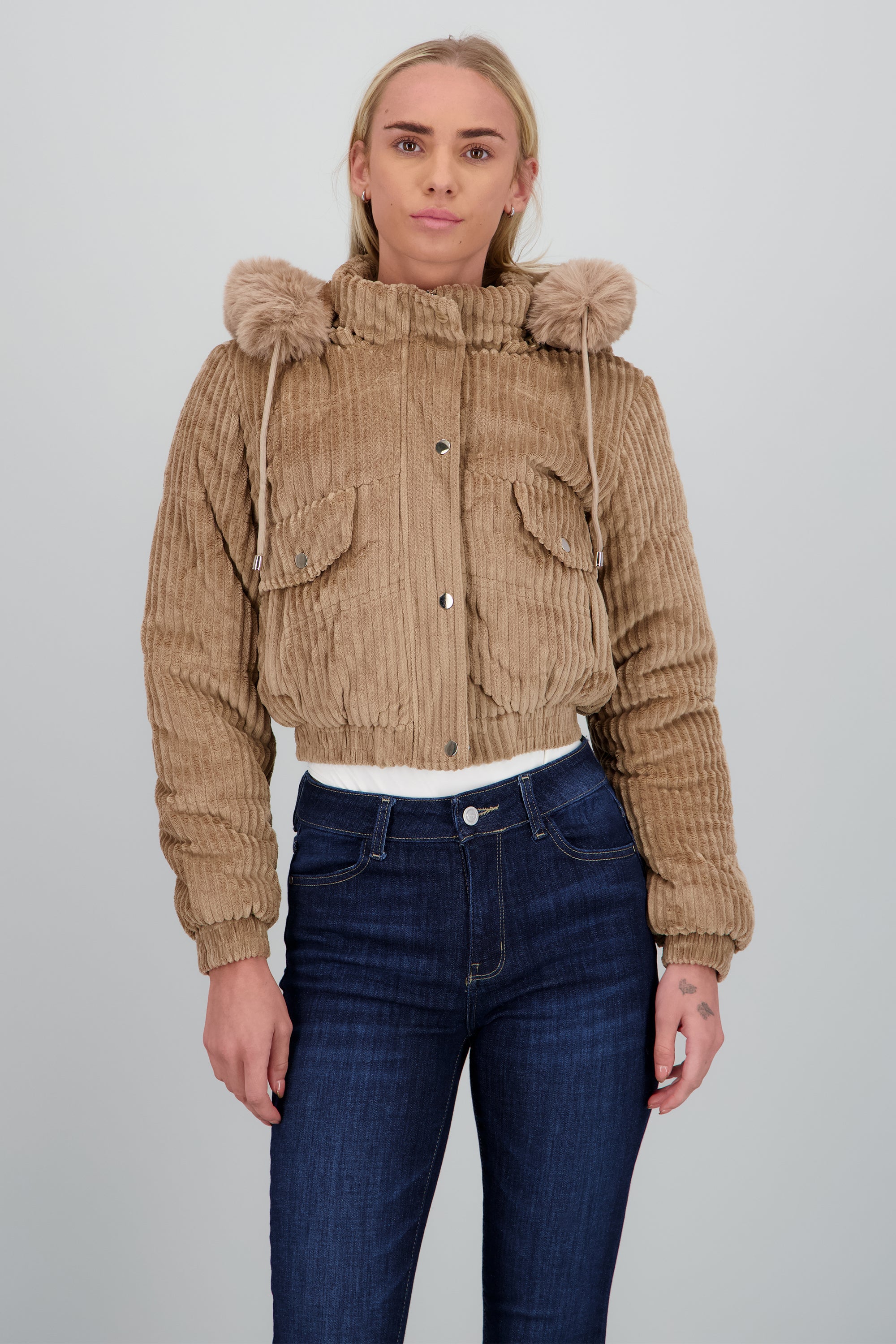 Chamarra con textura det bolsas KHAKI