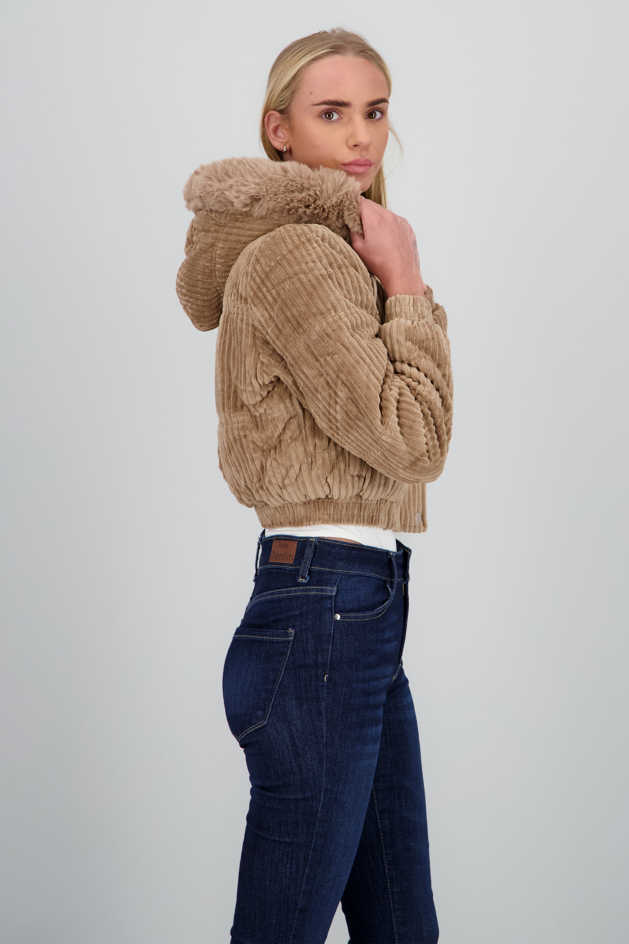 Chamarra con textura det bolsas KHAKI