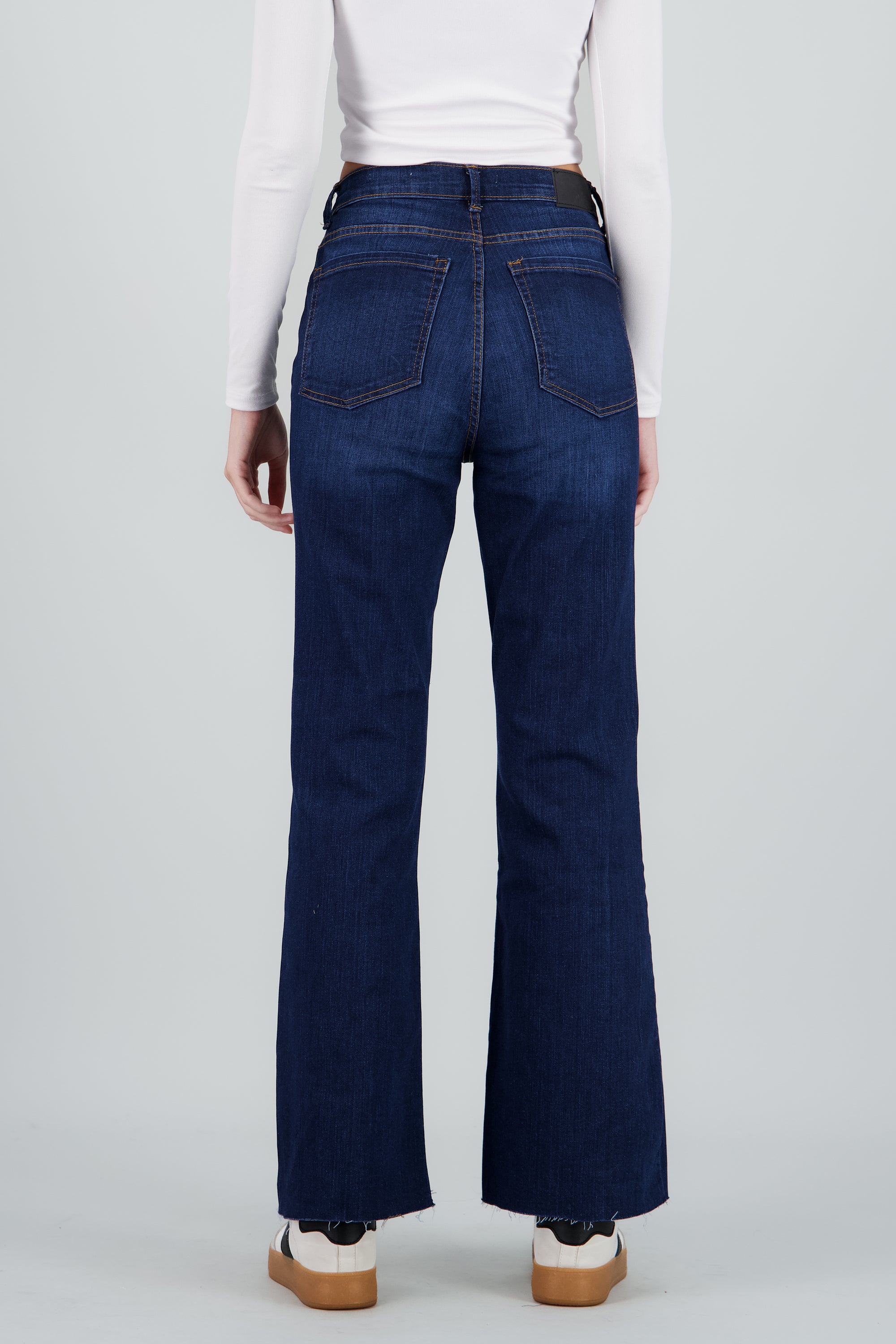 Jeans basicos flare dobladillo DARK WASH
