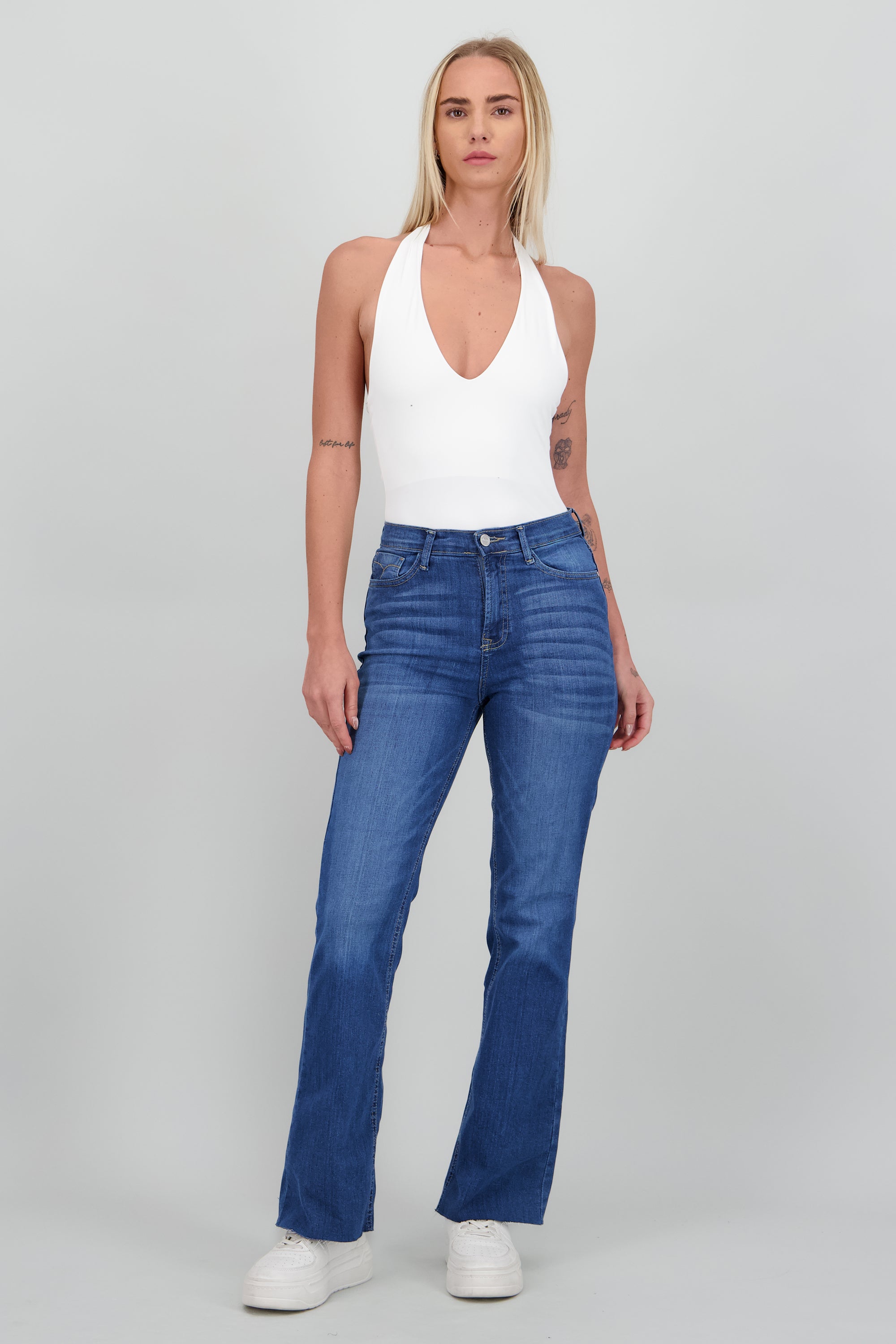 Jeans basicos flare dobladillo MEDIUM WASH