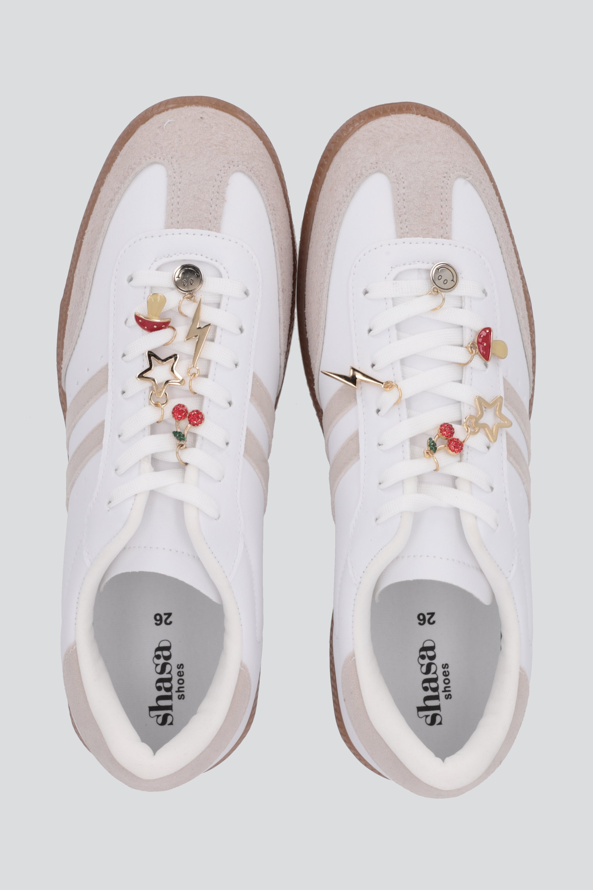 Tenis dos lineas punta durazno con charms TAUPE