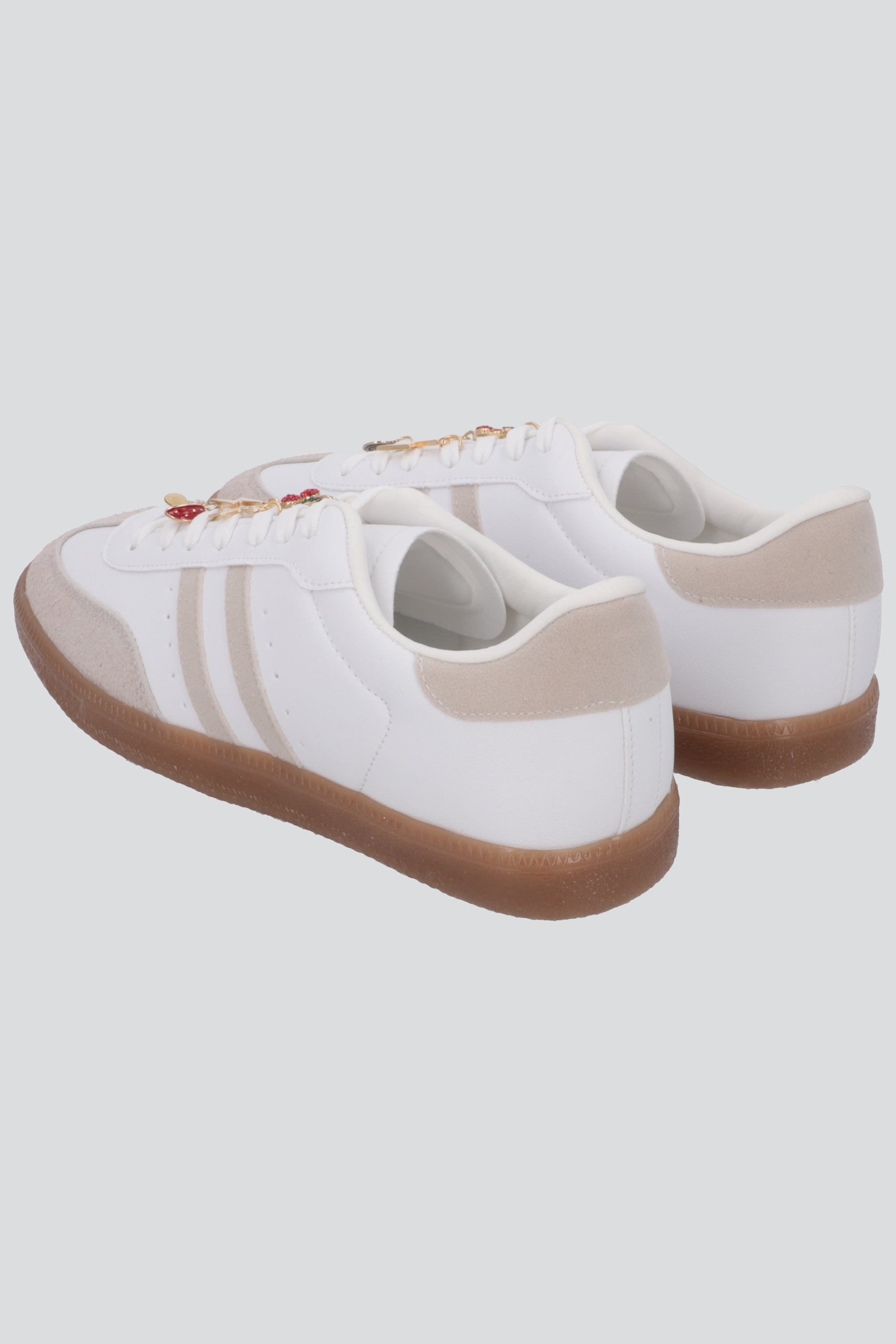 Tenis dos lineas punta durazno con charms TAUPE