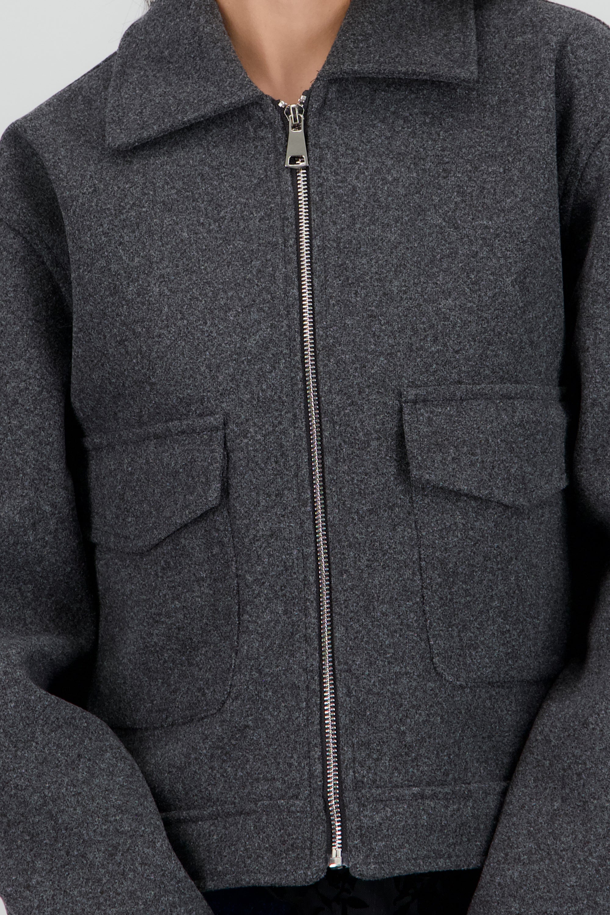 Chamarra polo con bolsas de paño GRIS