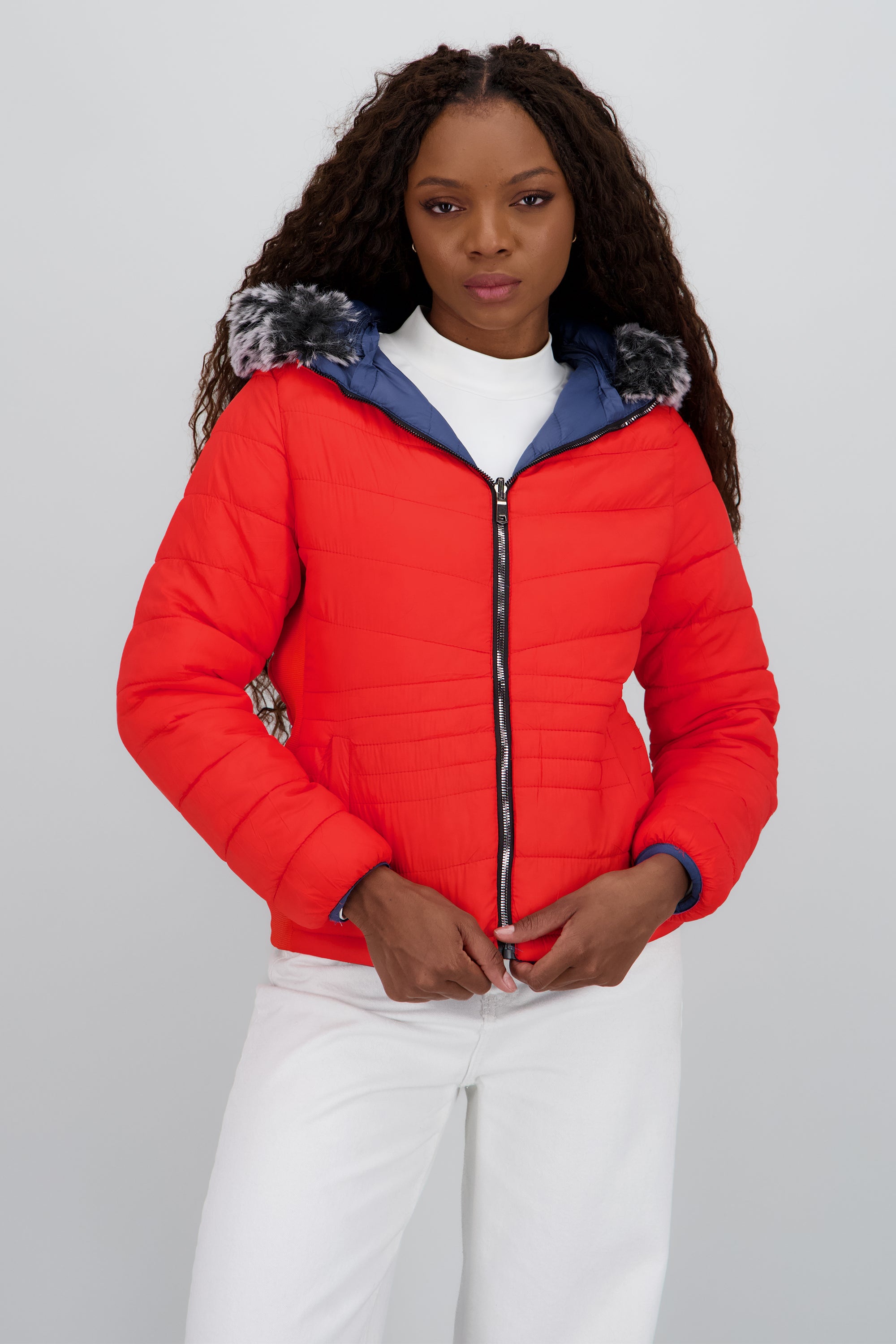 Chamarra capitonada det gorro a contraste AZUL