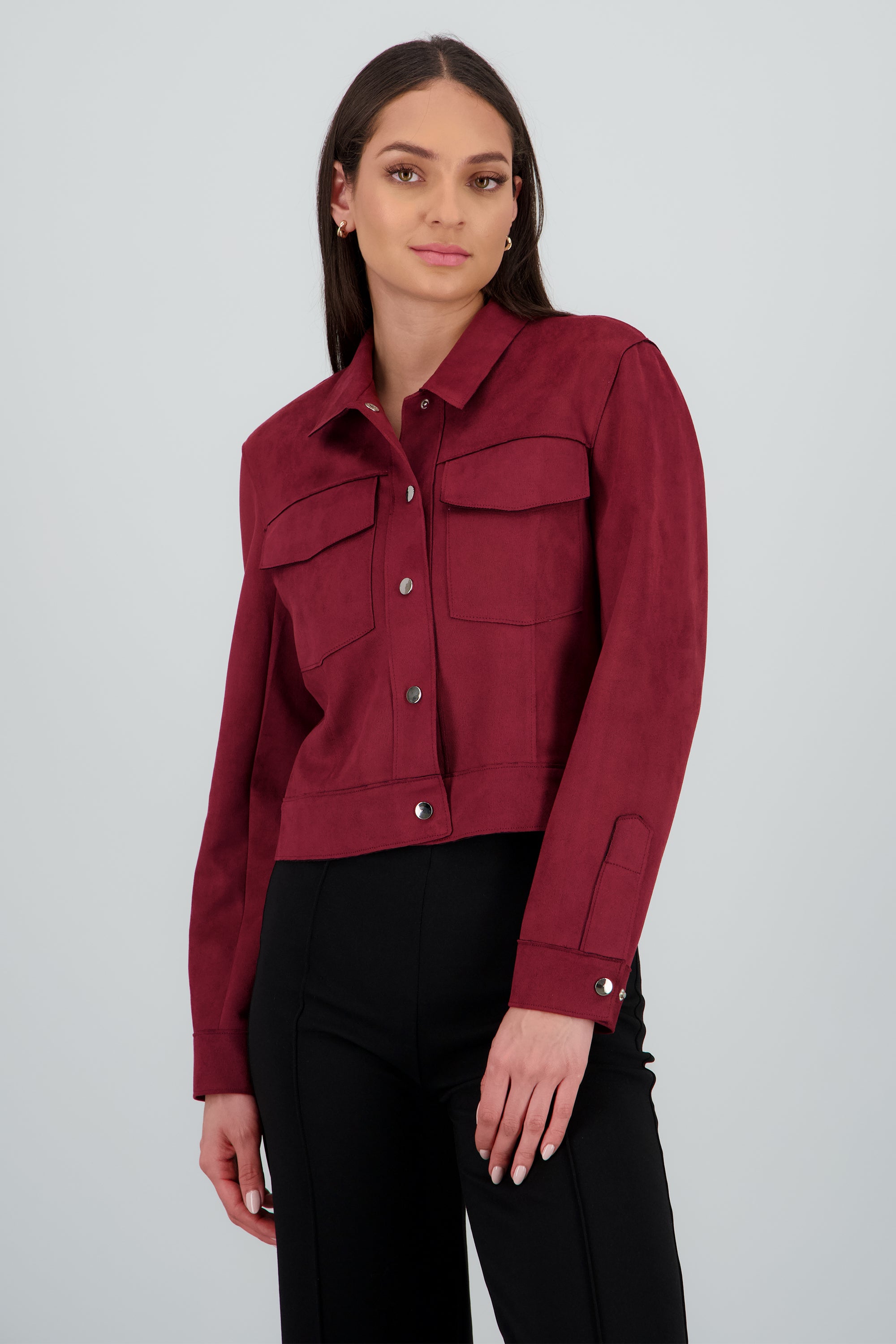 Chamarra suede corta con botones CIRUELA
