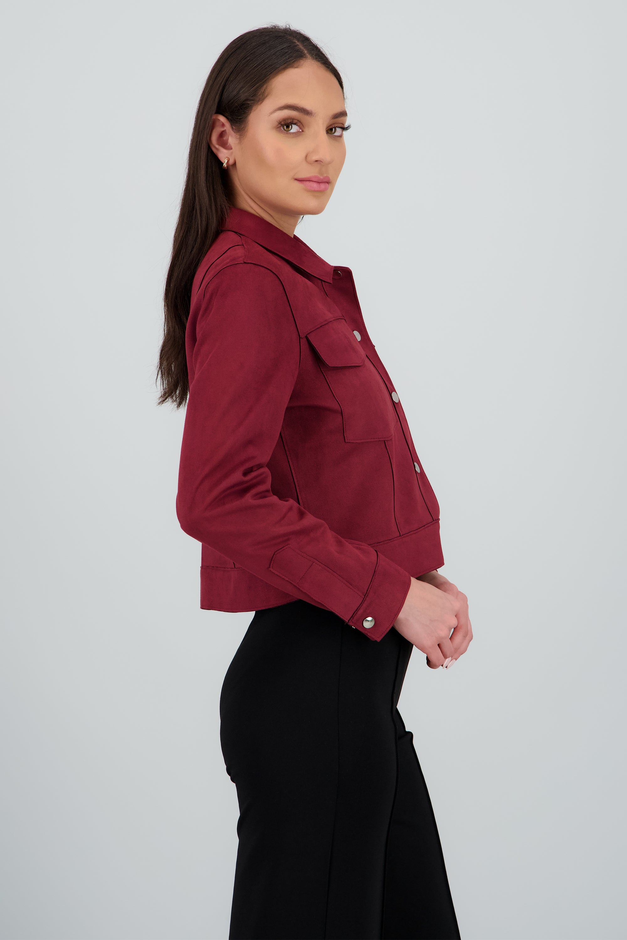 Chamarra suede corta con botones CIRUELA