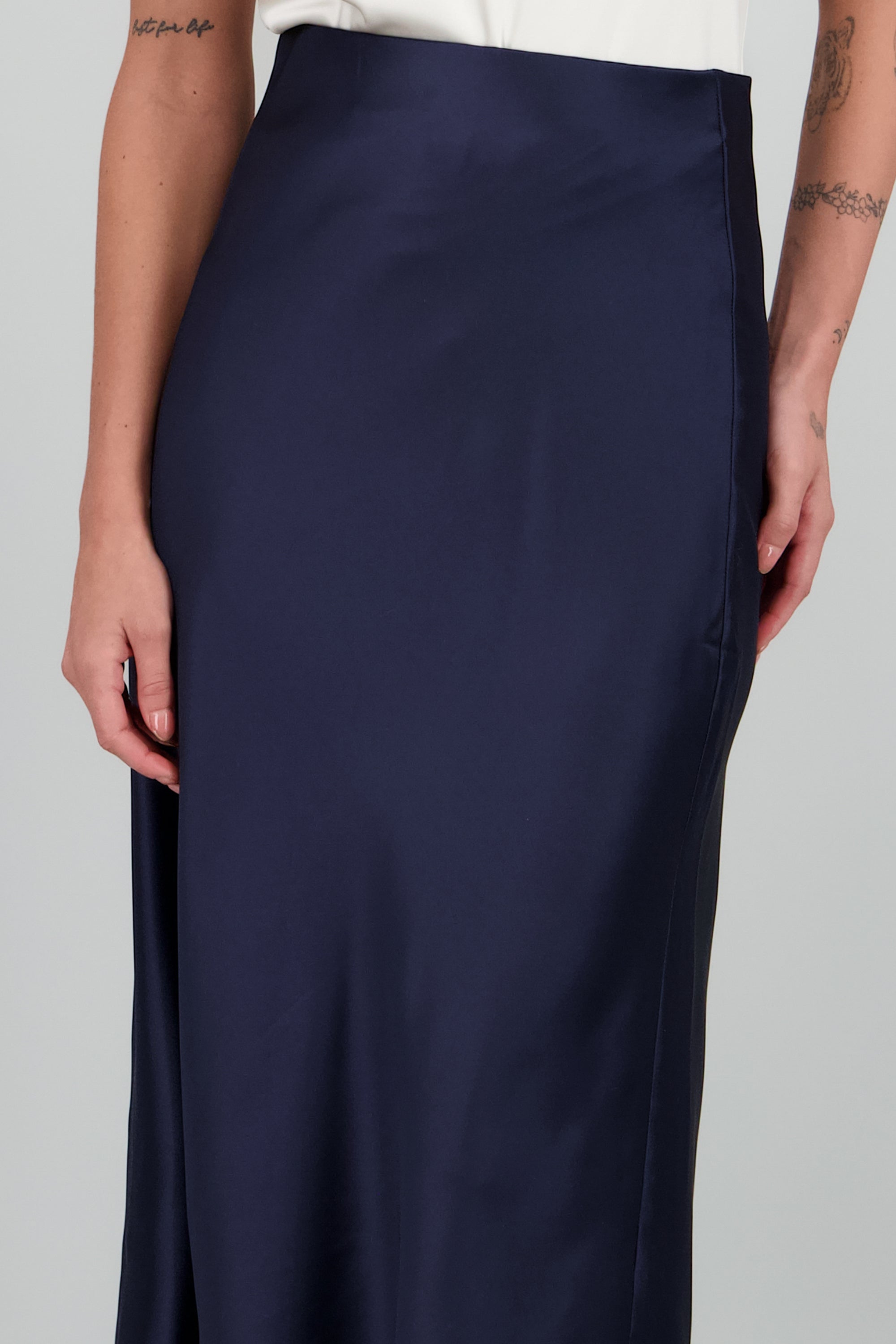 Falda satinada midi lisa MARINO