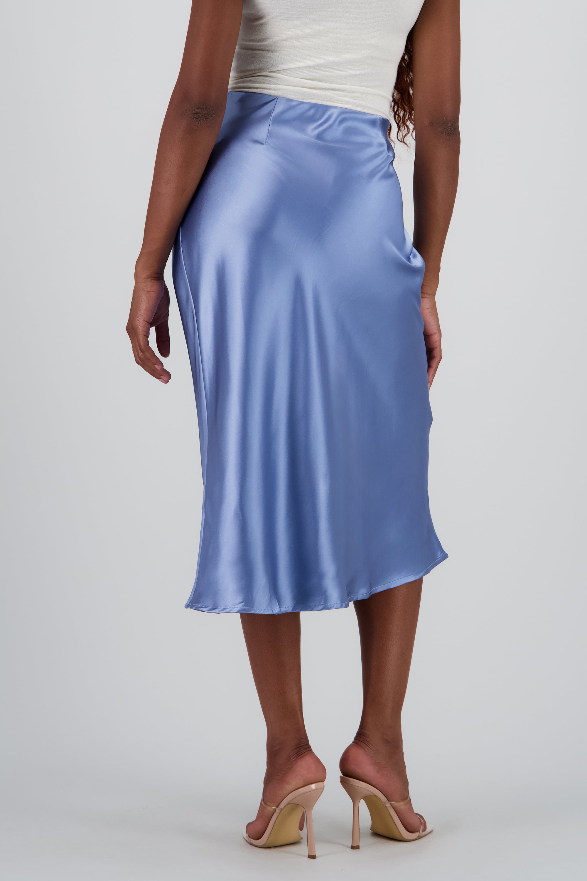 Falda satinada midi lisa AZUL PASTEL