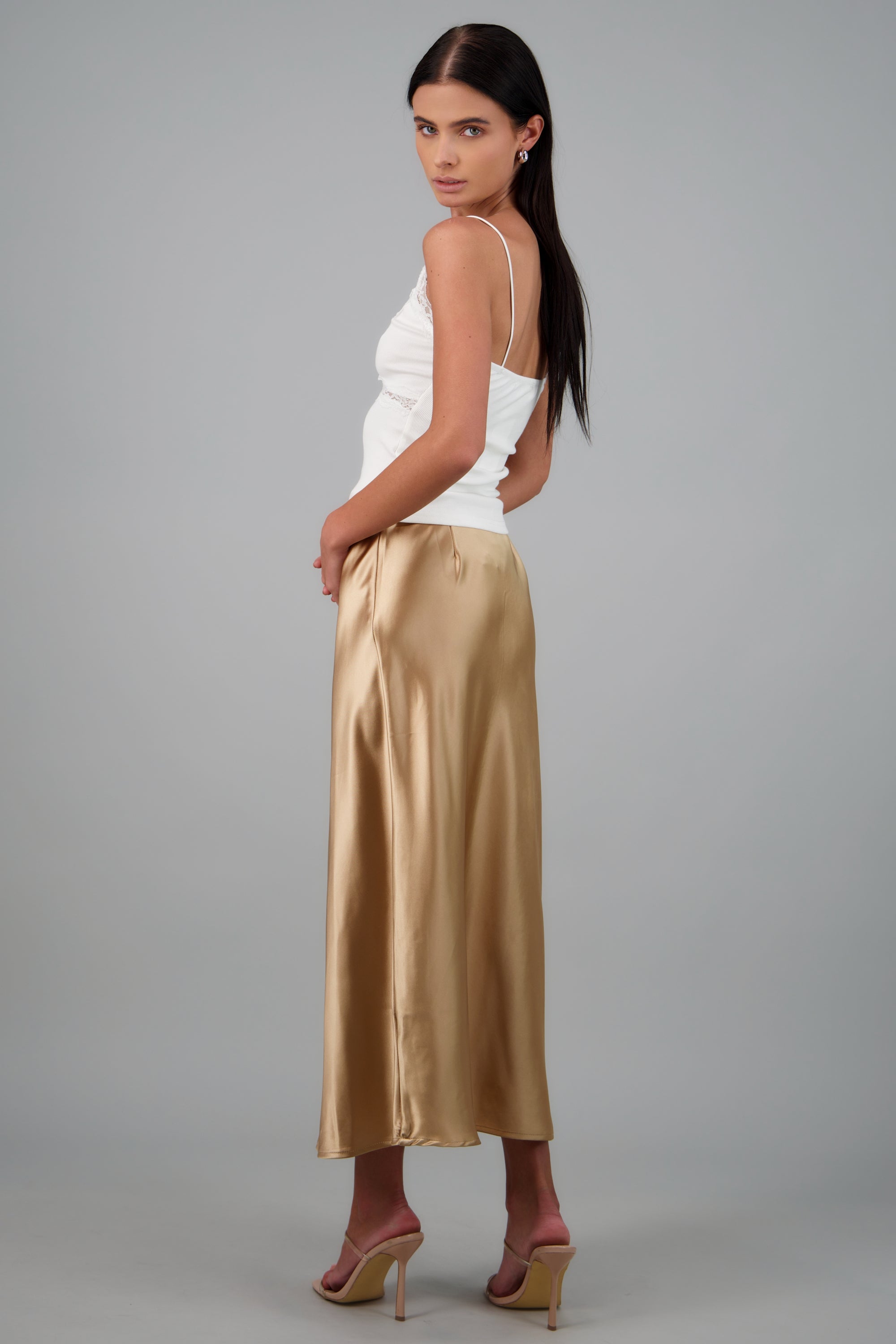 FALDA SATINADA MIDI LISA KHAKI