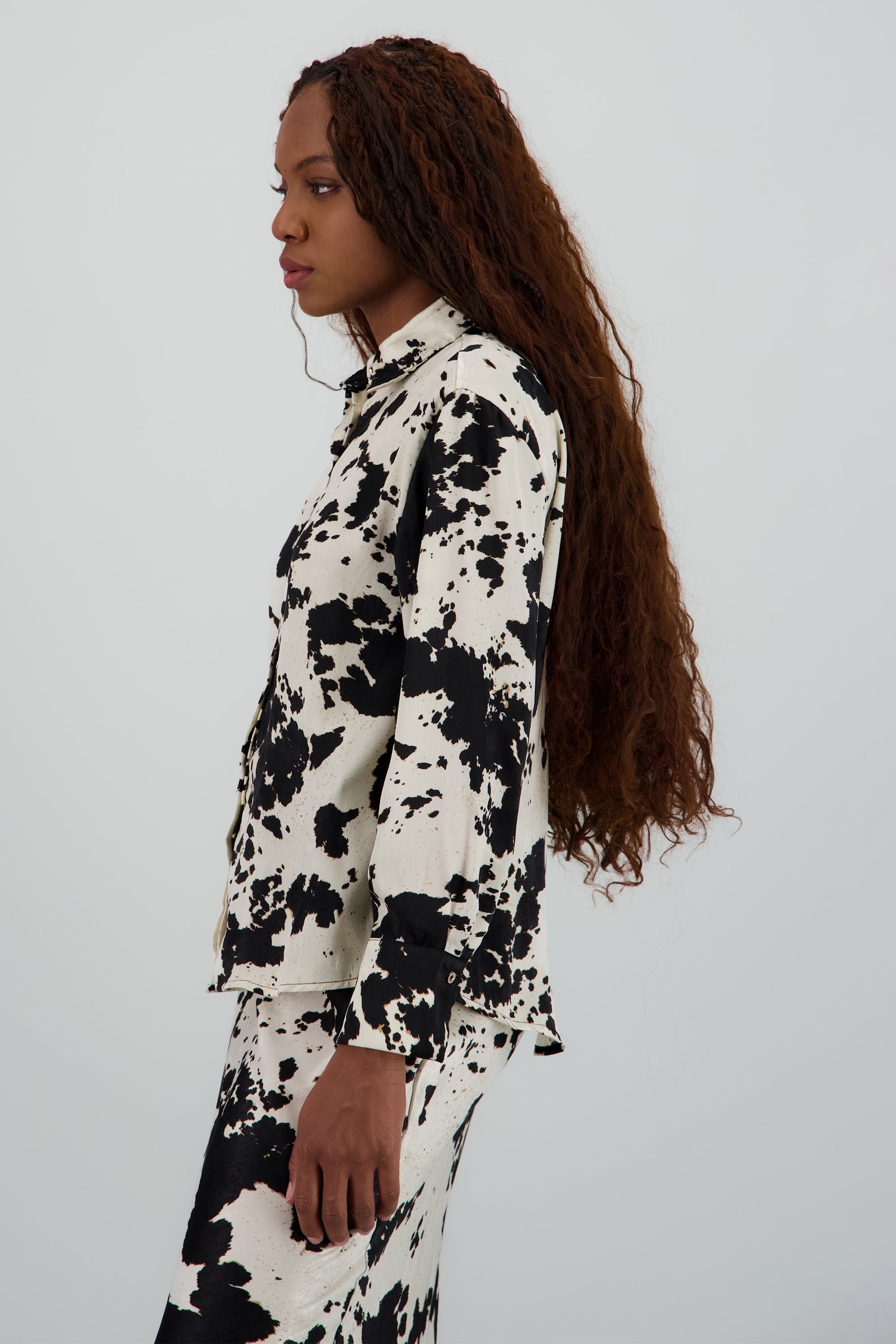 Camisa satinada estampado vaca NEGRO COMBO