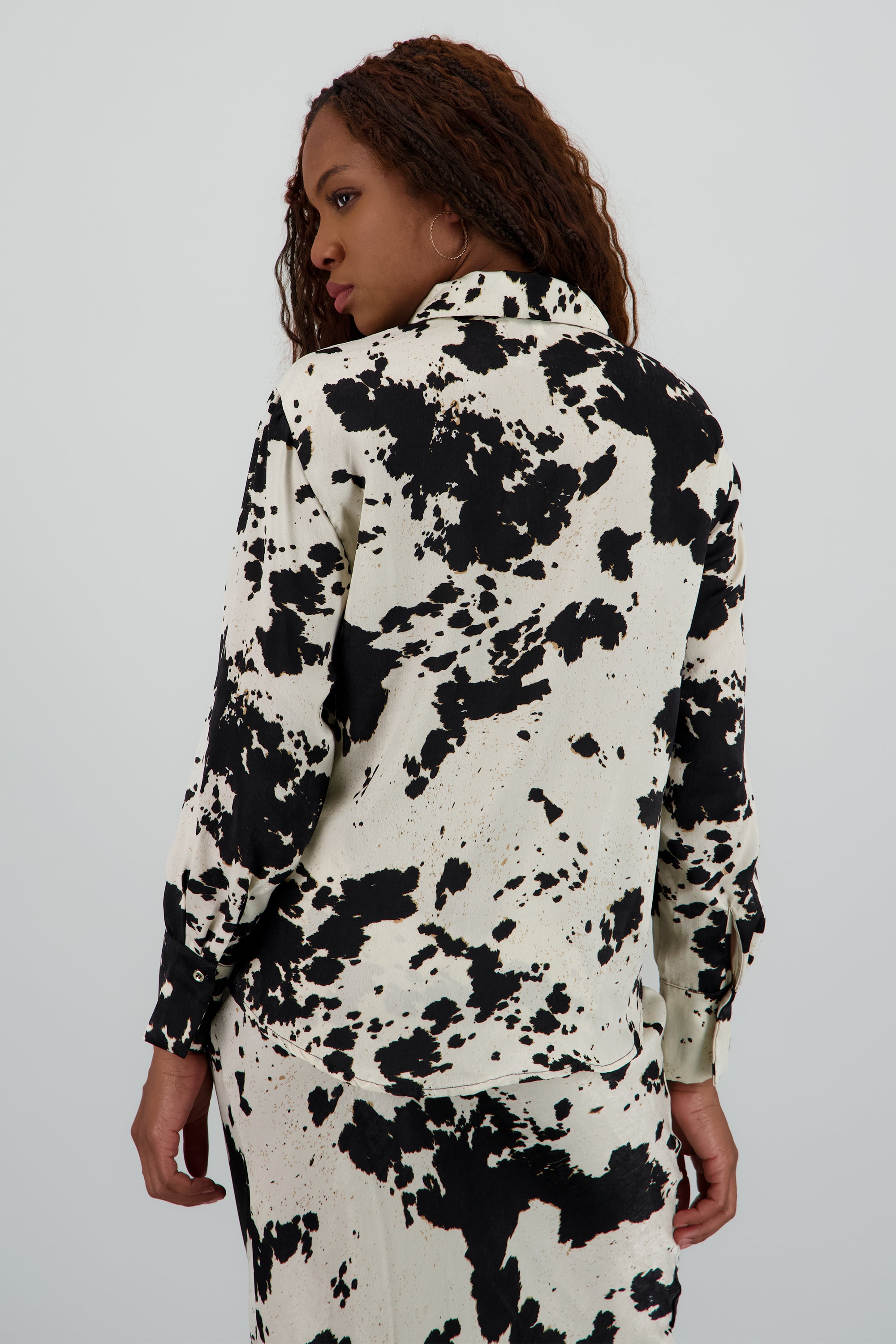 Camisa satinada estampado vaca NEGRO COMBO