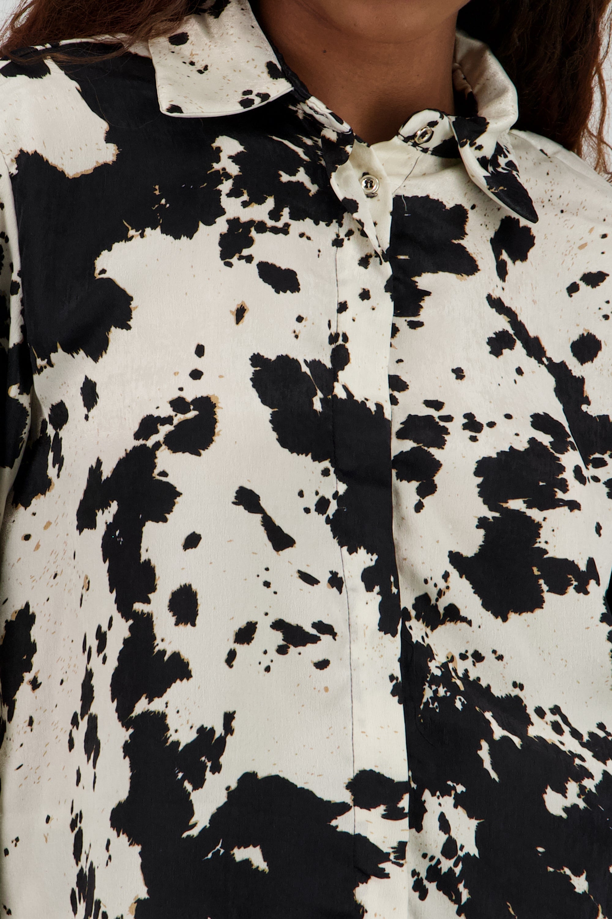 Camisa satinada estampado vaca NEGRO COMBO