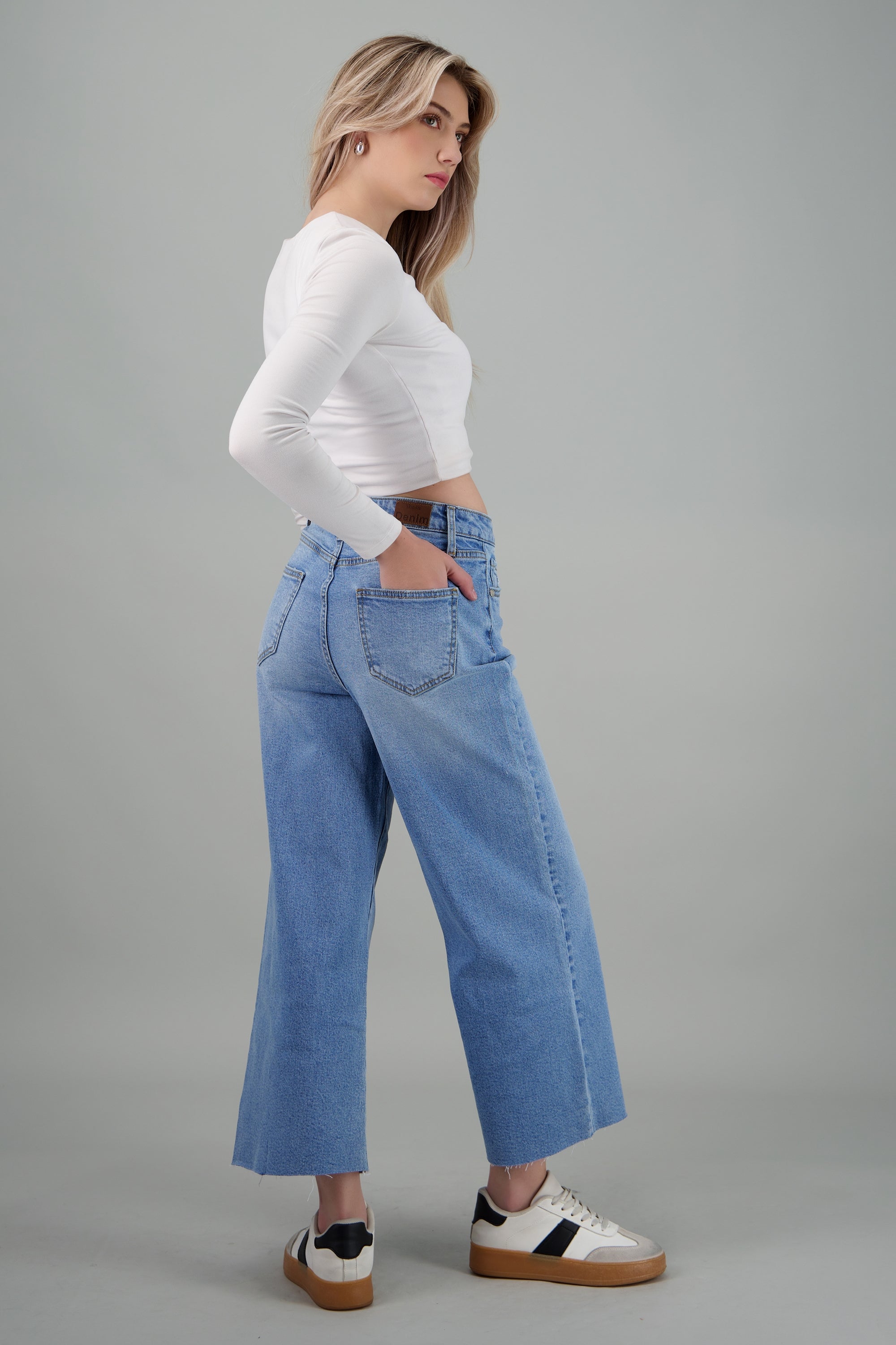 Jeans cropped al corte LIGHT WASH
