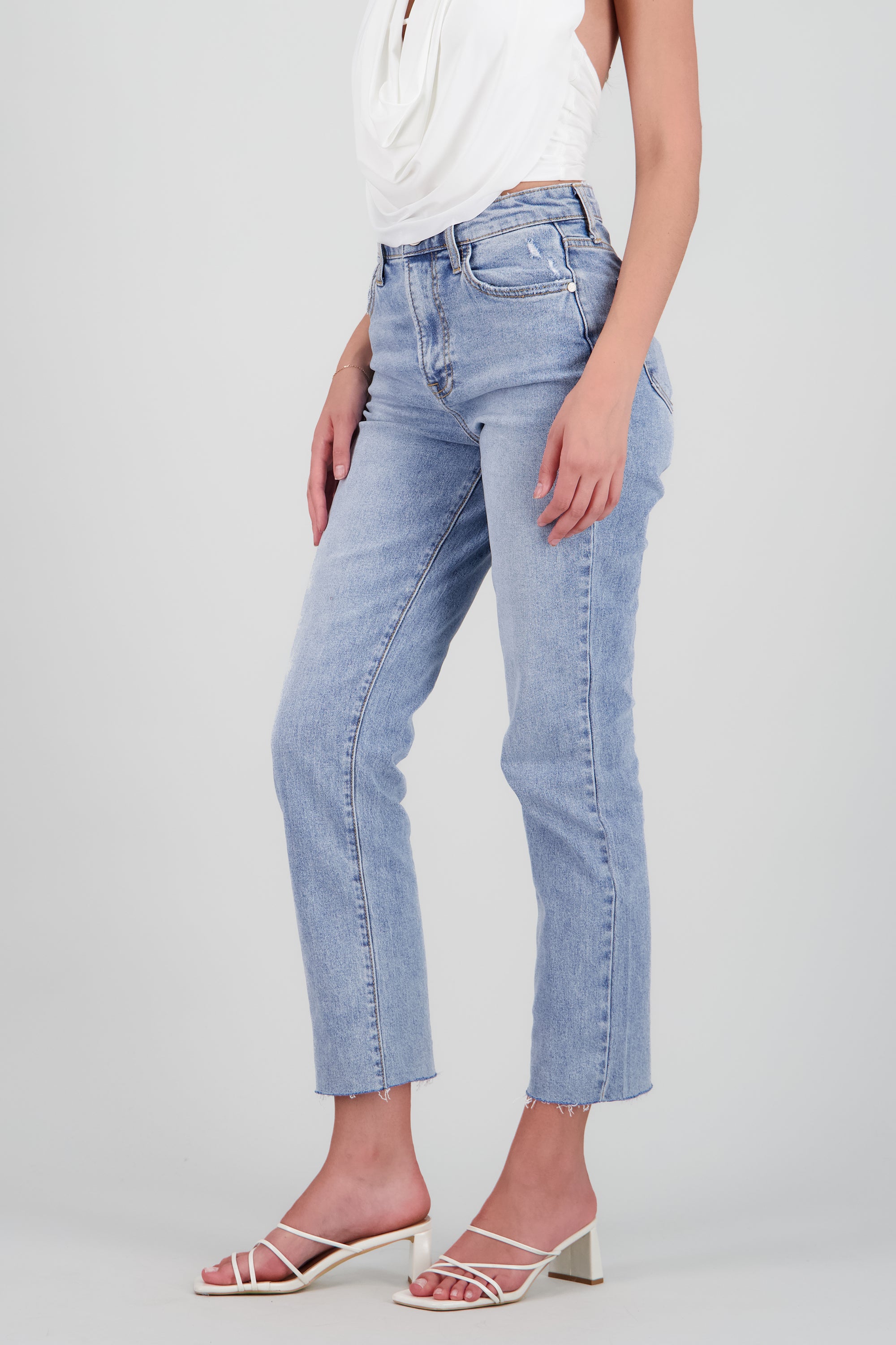 Jeans straight pretina cruzada LIGHT WASH