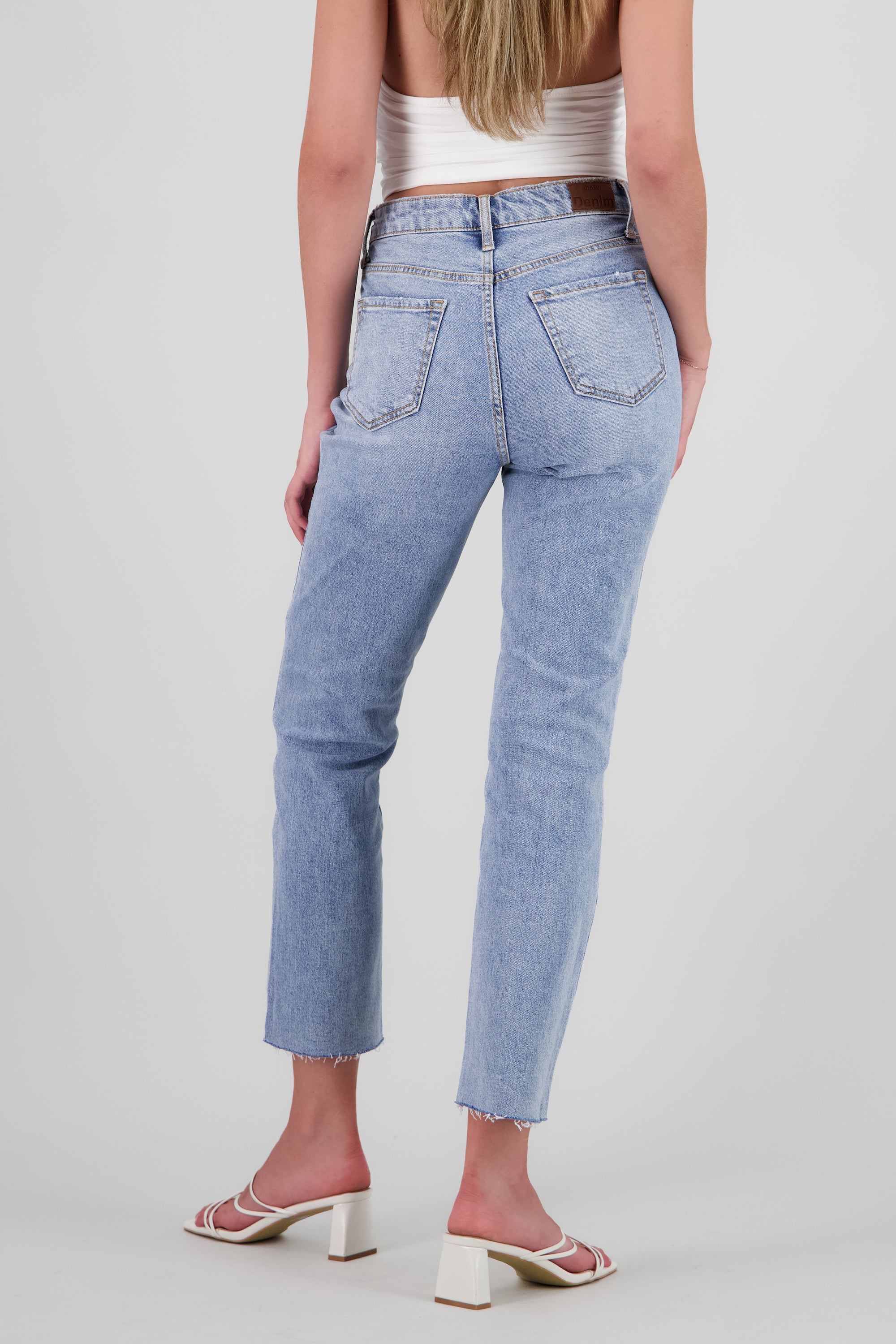 Jeans straight pretina cruzada LIGHT WASH