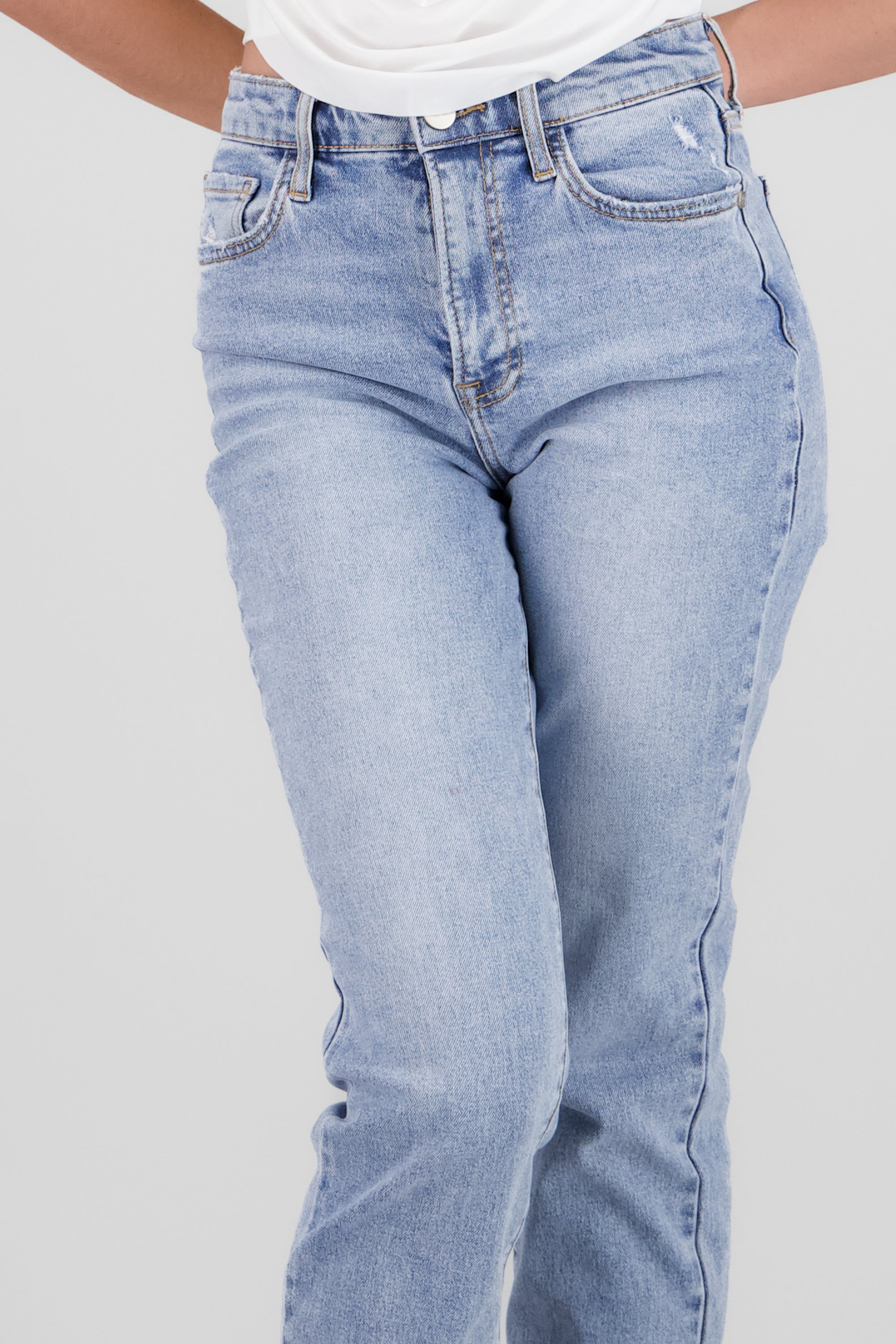 Jeans straight pretina cruzada LIGHT WASH