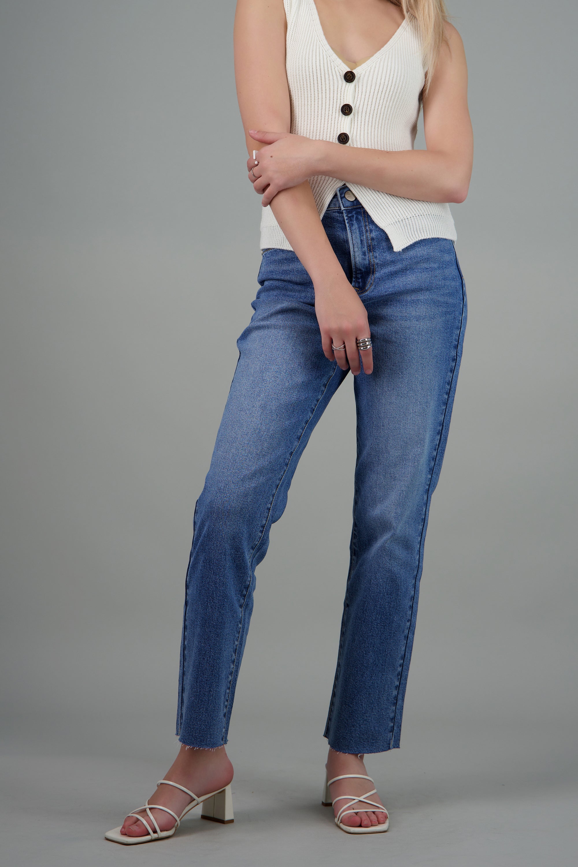 JEANS STRAIGHT AL CORTE MEDIUM WASH
