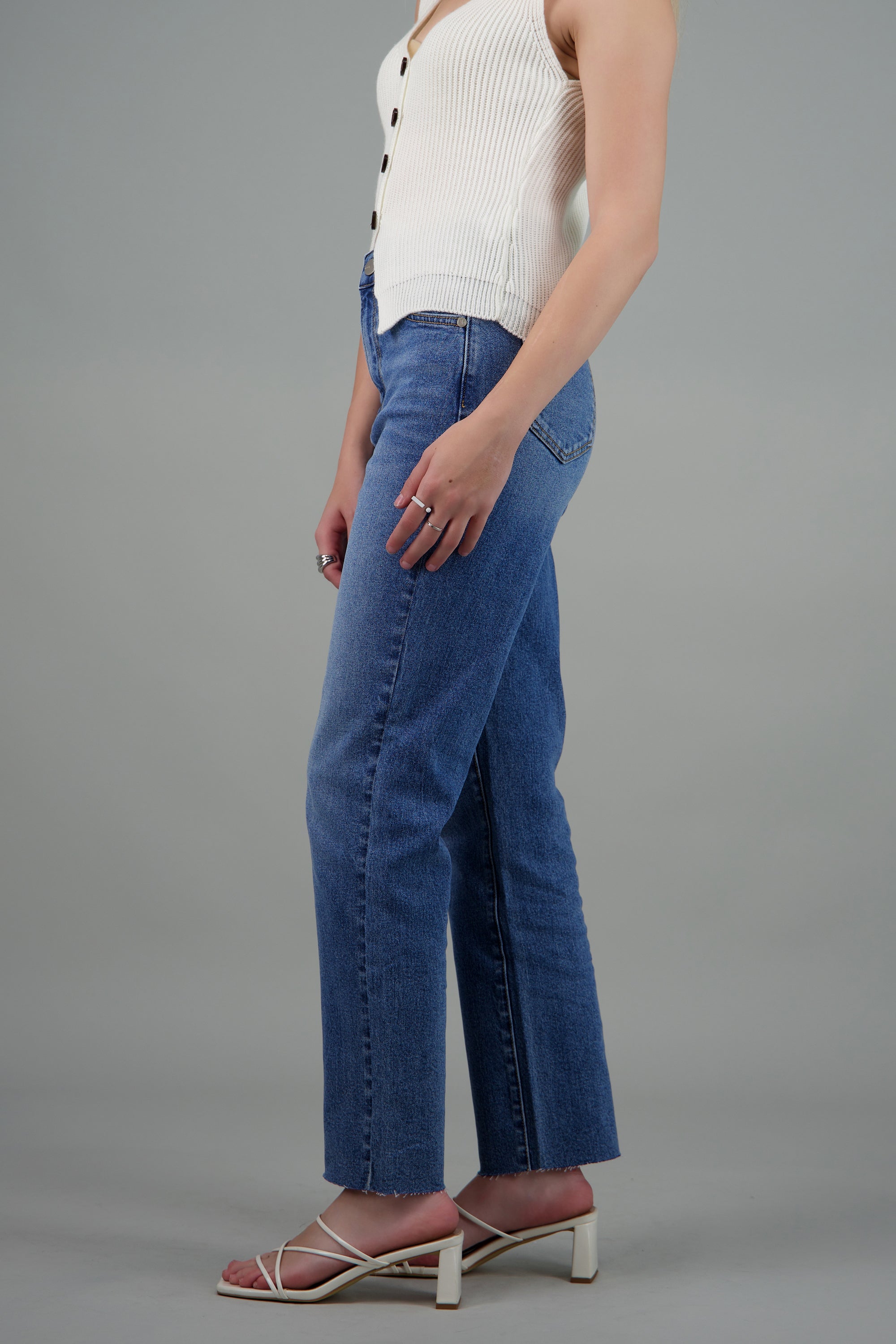 JEANS STRAIGHT AL CORTE MEDIUM WASH