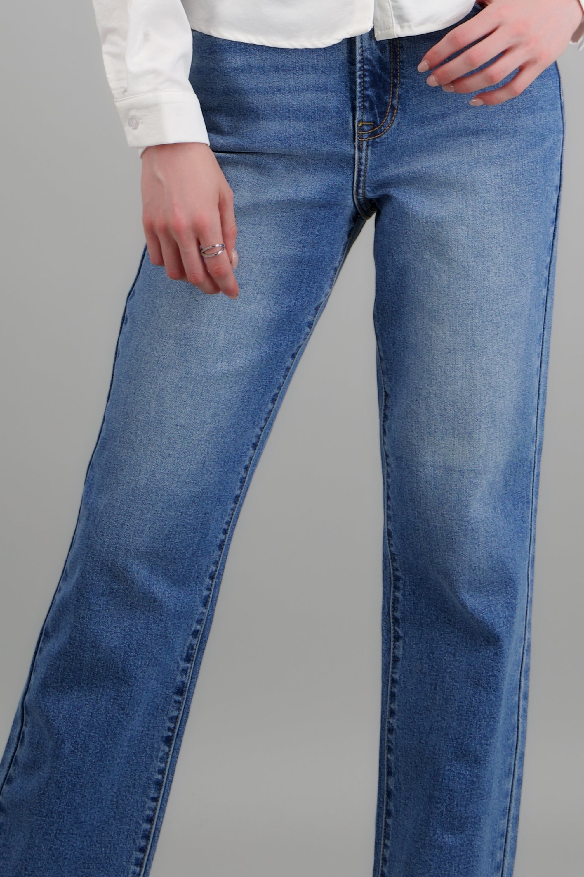 MEDIUM WASH