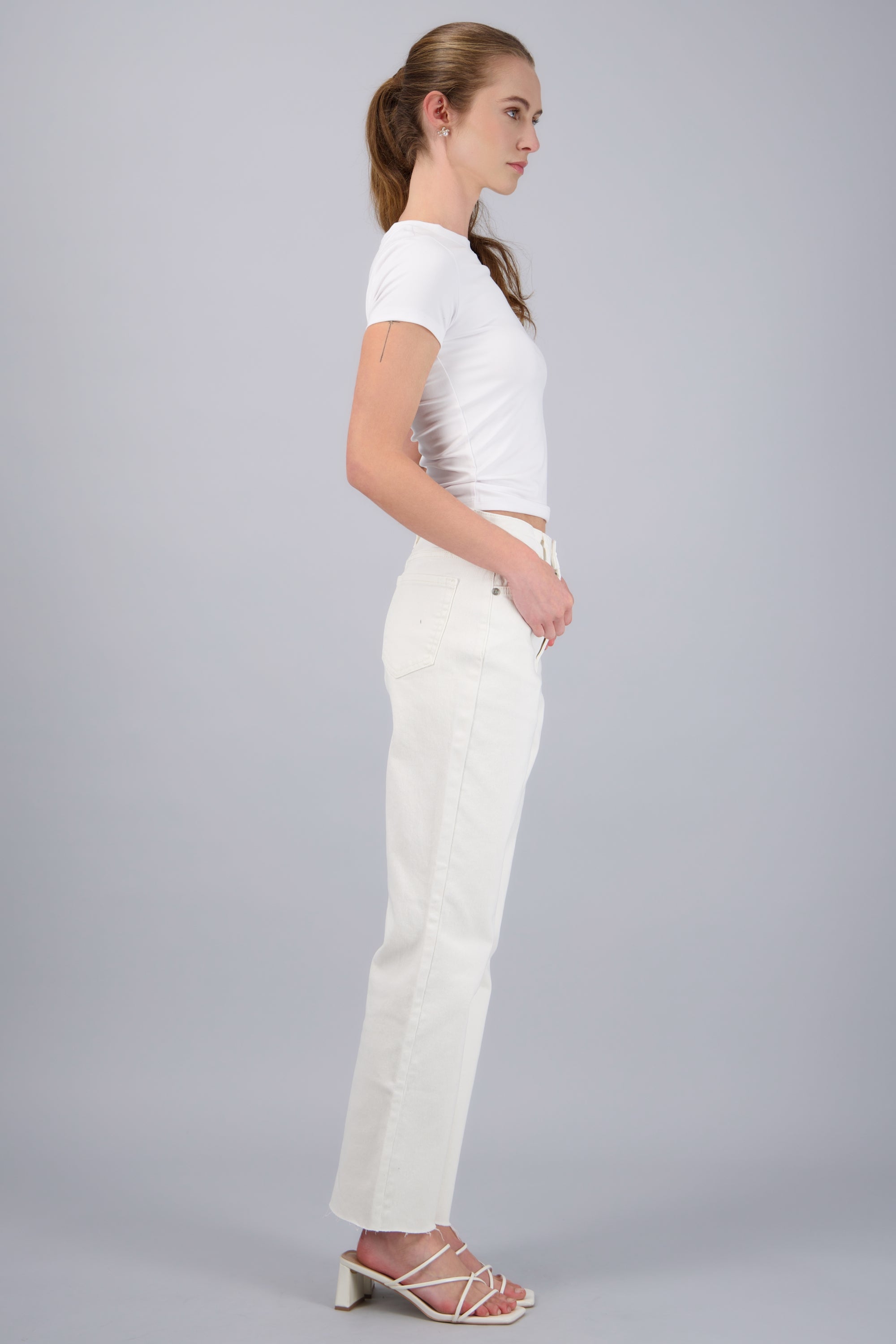 JEANS STRAIGHT AL CORTE HUESO