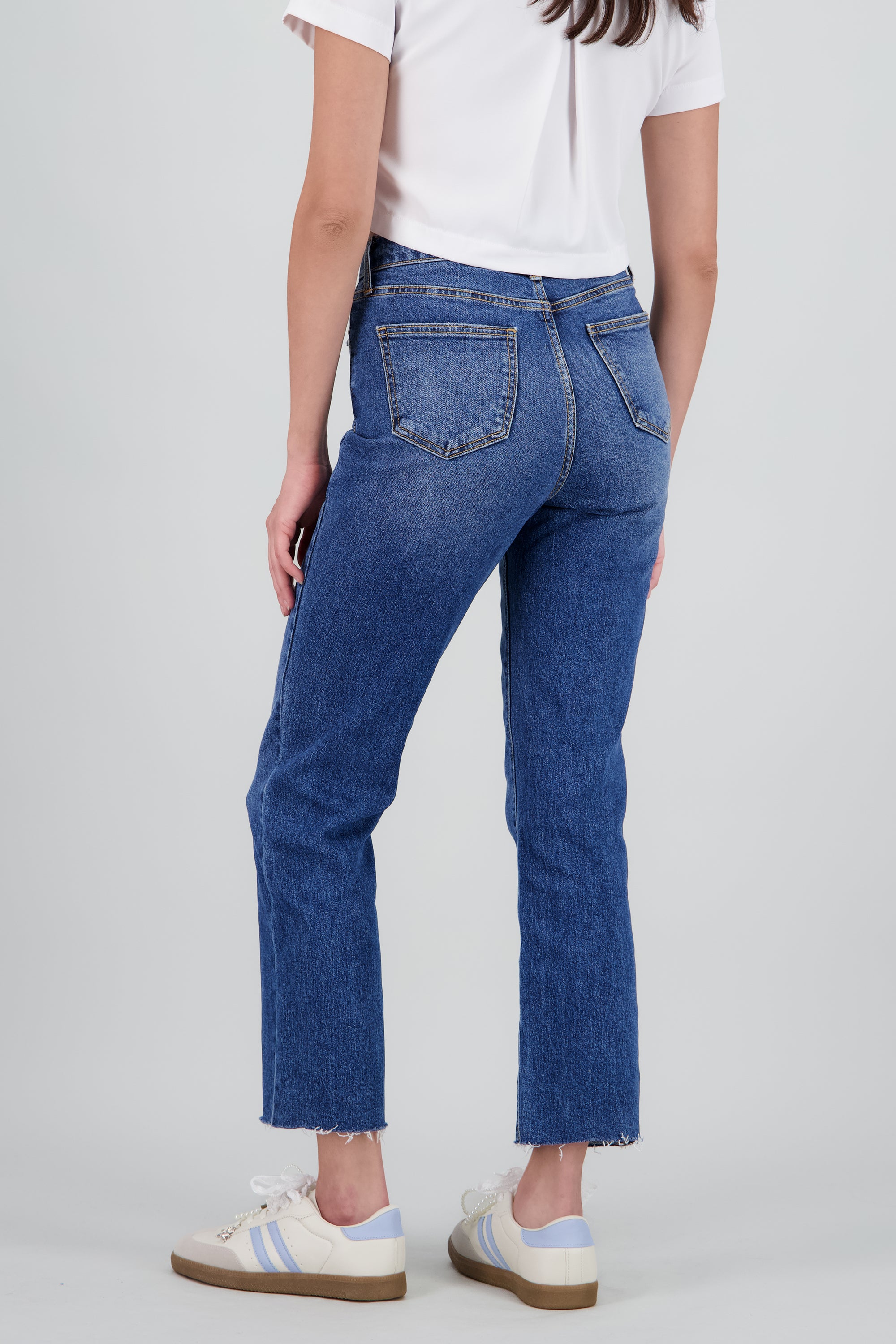 Jeans straight al corte MEDIUM WASH