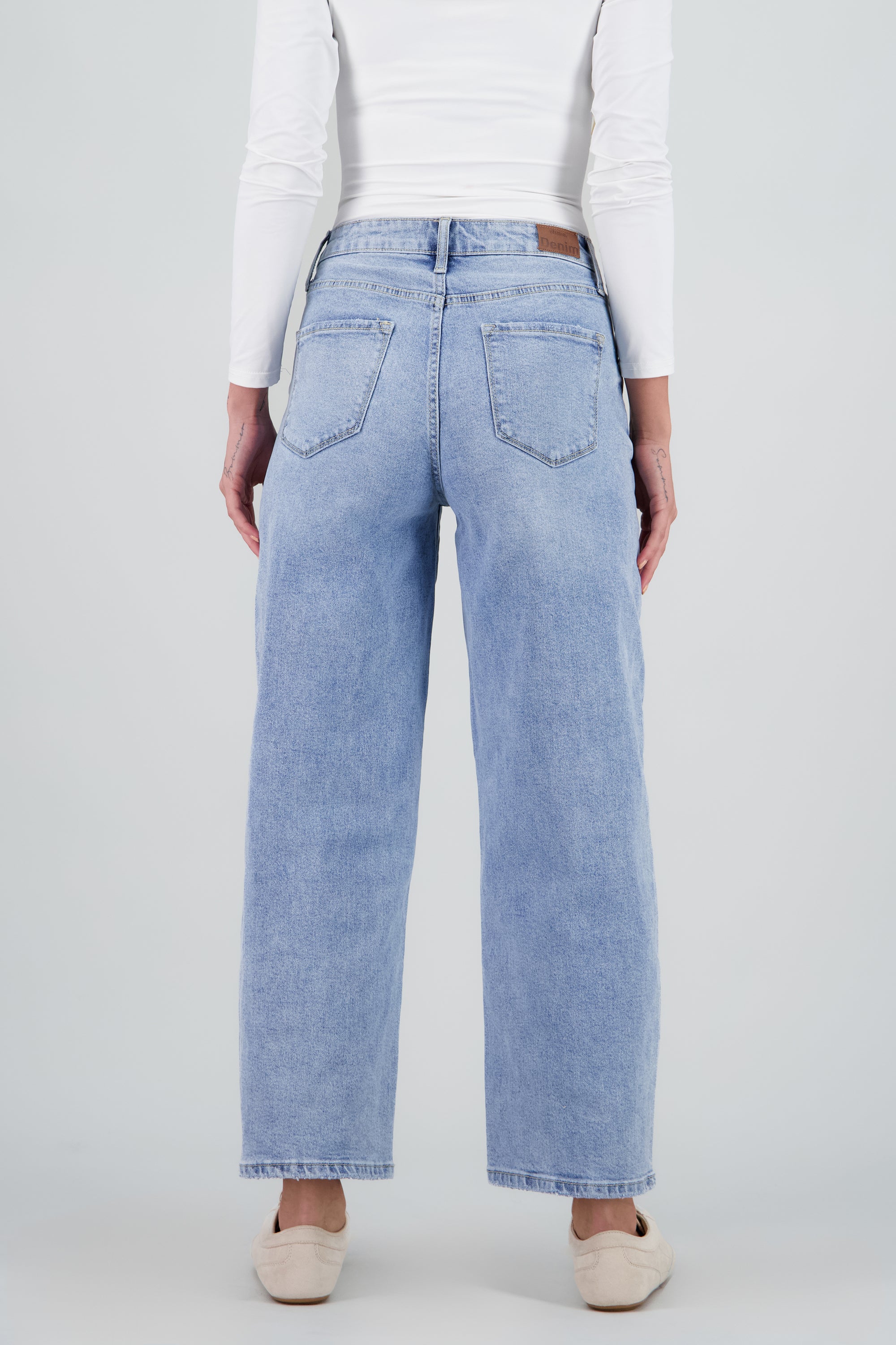 Jeans barrel con cortes LIGHT WASH