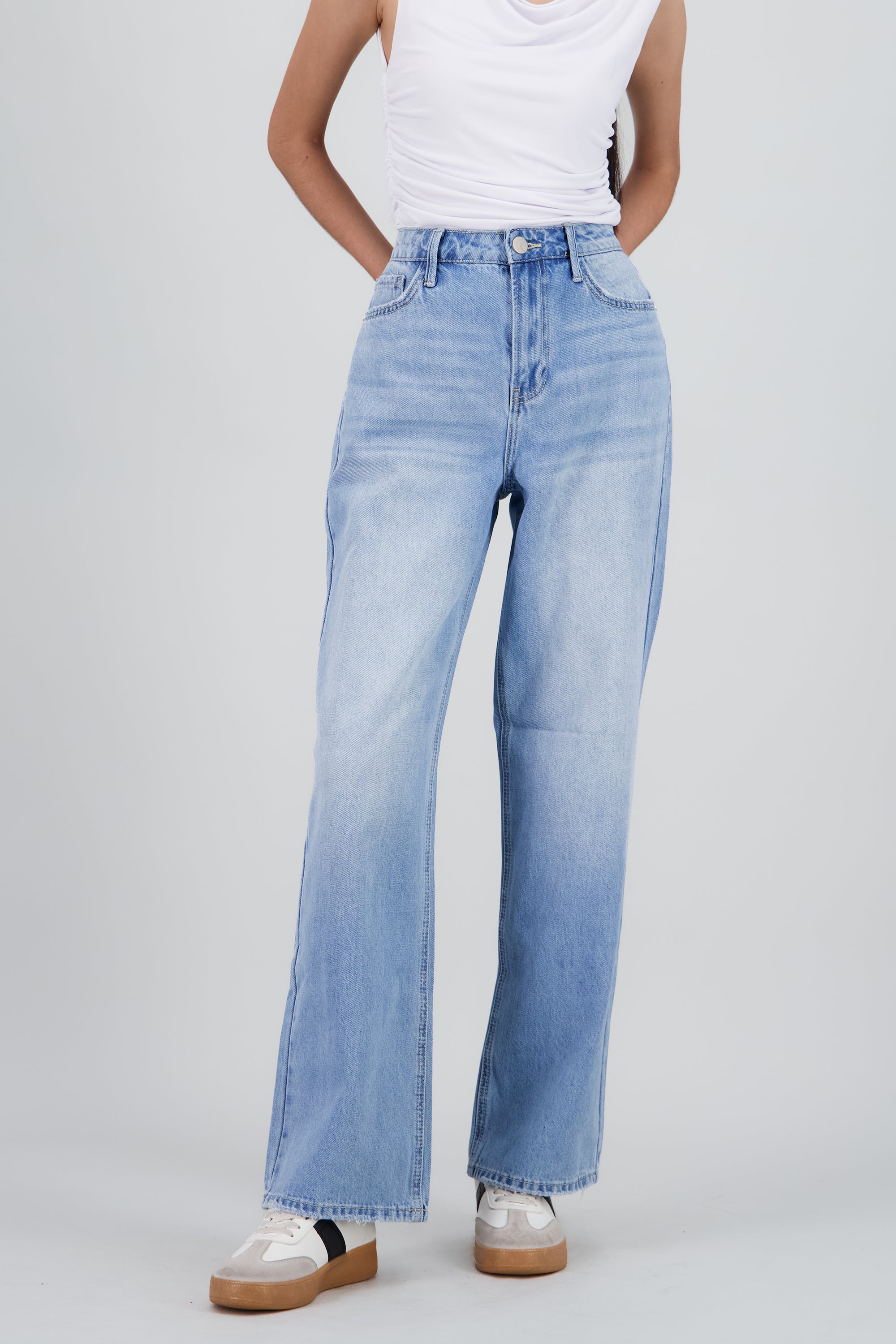Jeans straight básicos LIGHT WASH