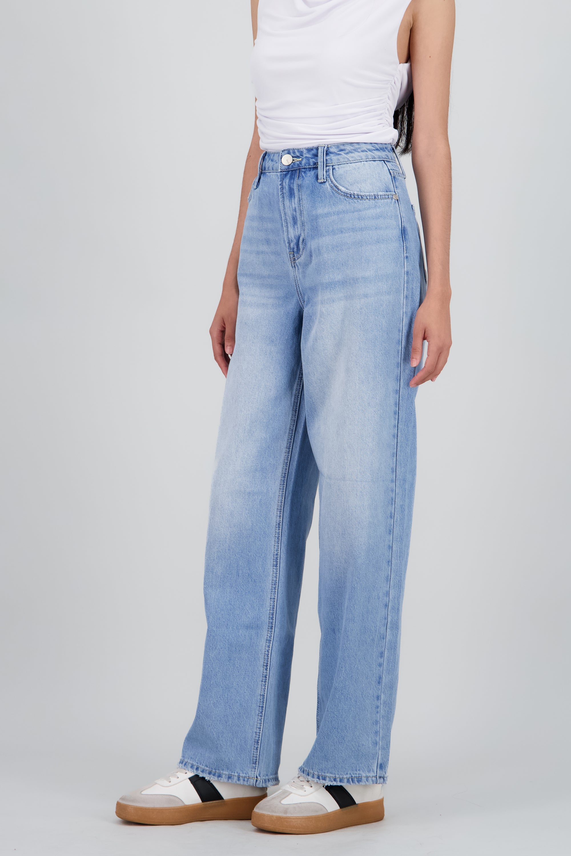 Jeans straight básicos LIGHT WASH