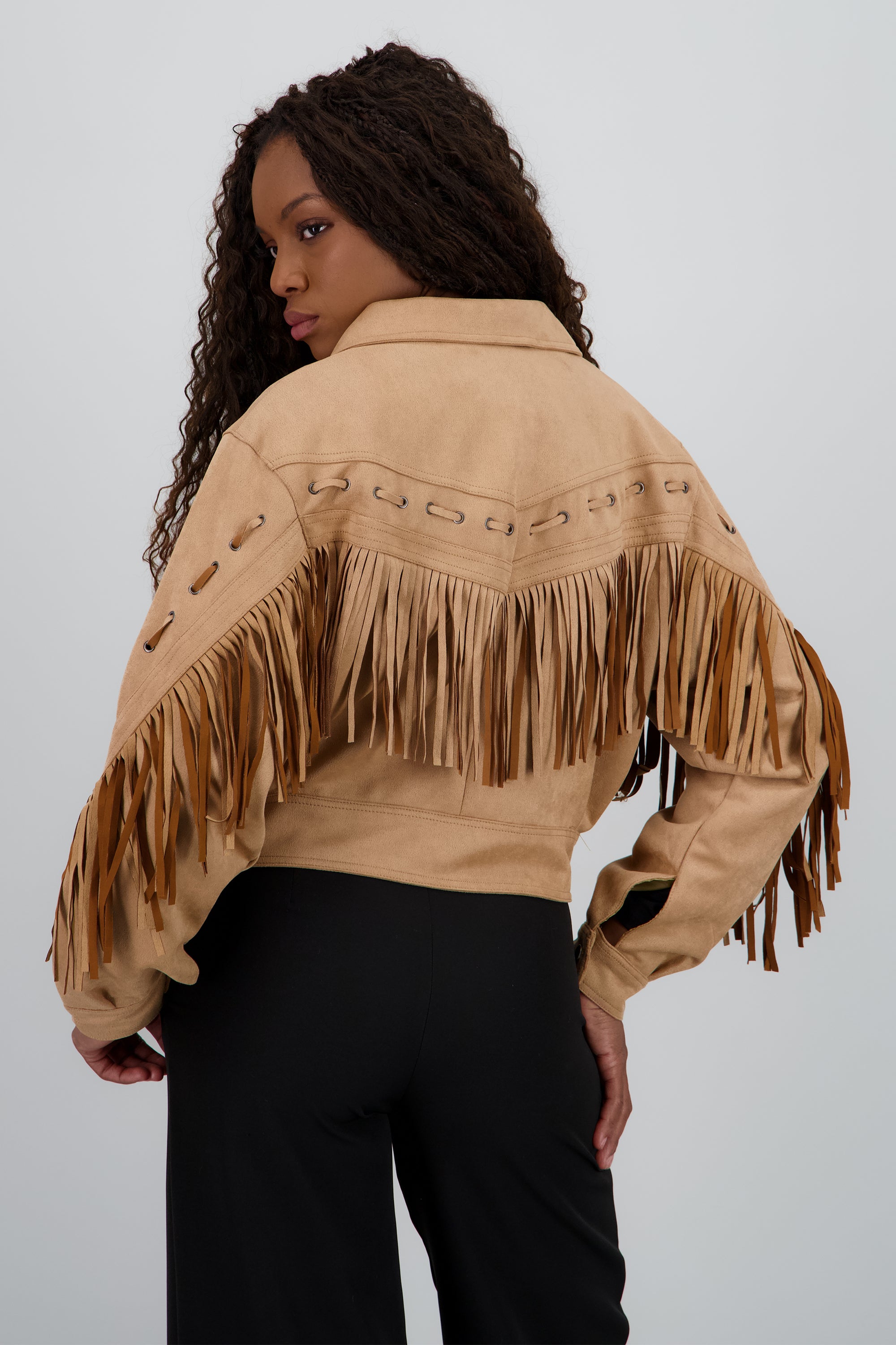 Chamarra suede detalle flecos CAFE