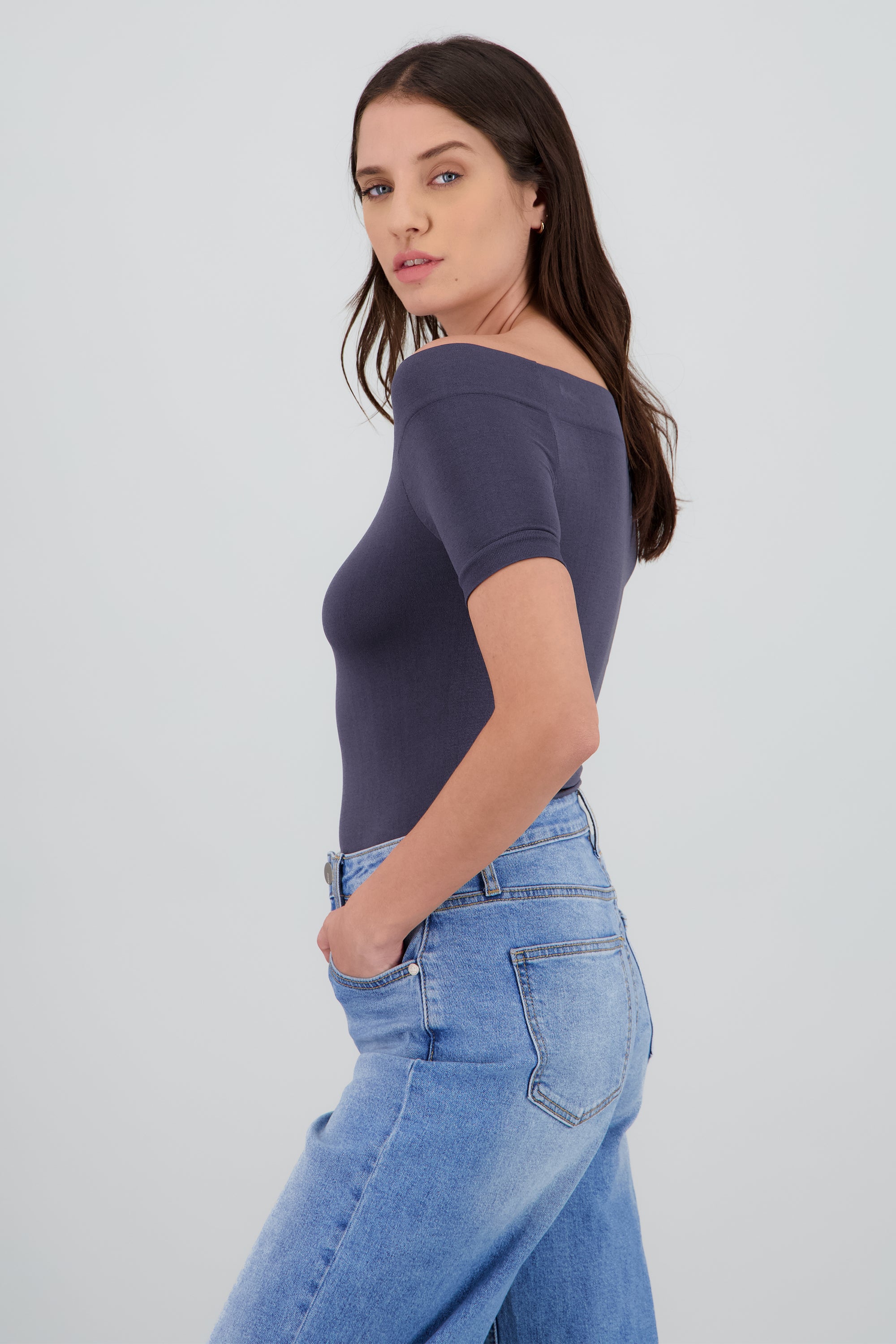 Bodysuit Liso Hombros Descubiertos GRIS OBSCURO
