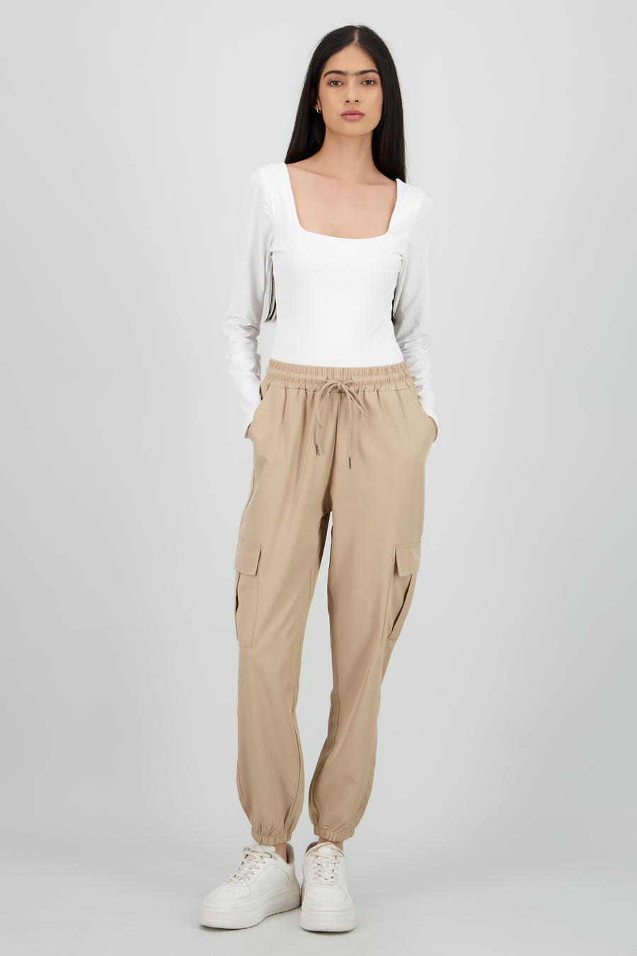 Pantalón Cargo Monocolor Bolsas