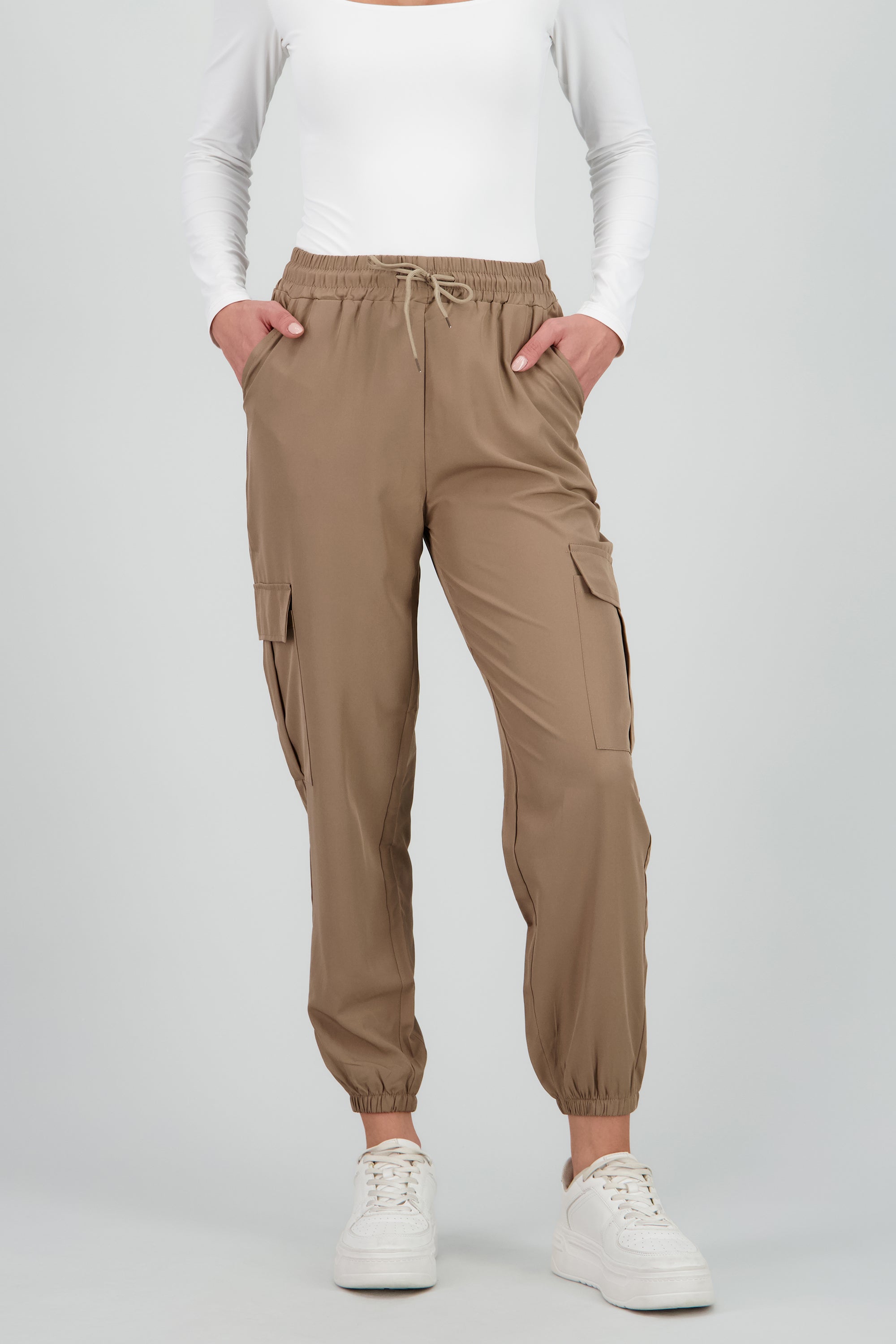Pantalón Cargo Monocolor Bolsas CHOCOLATE