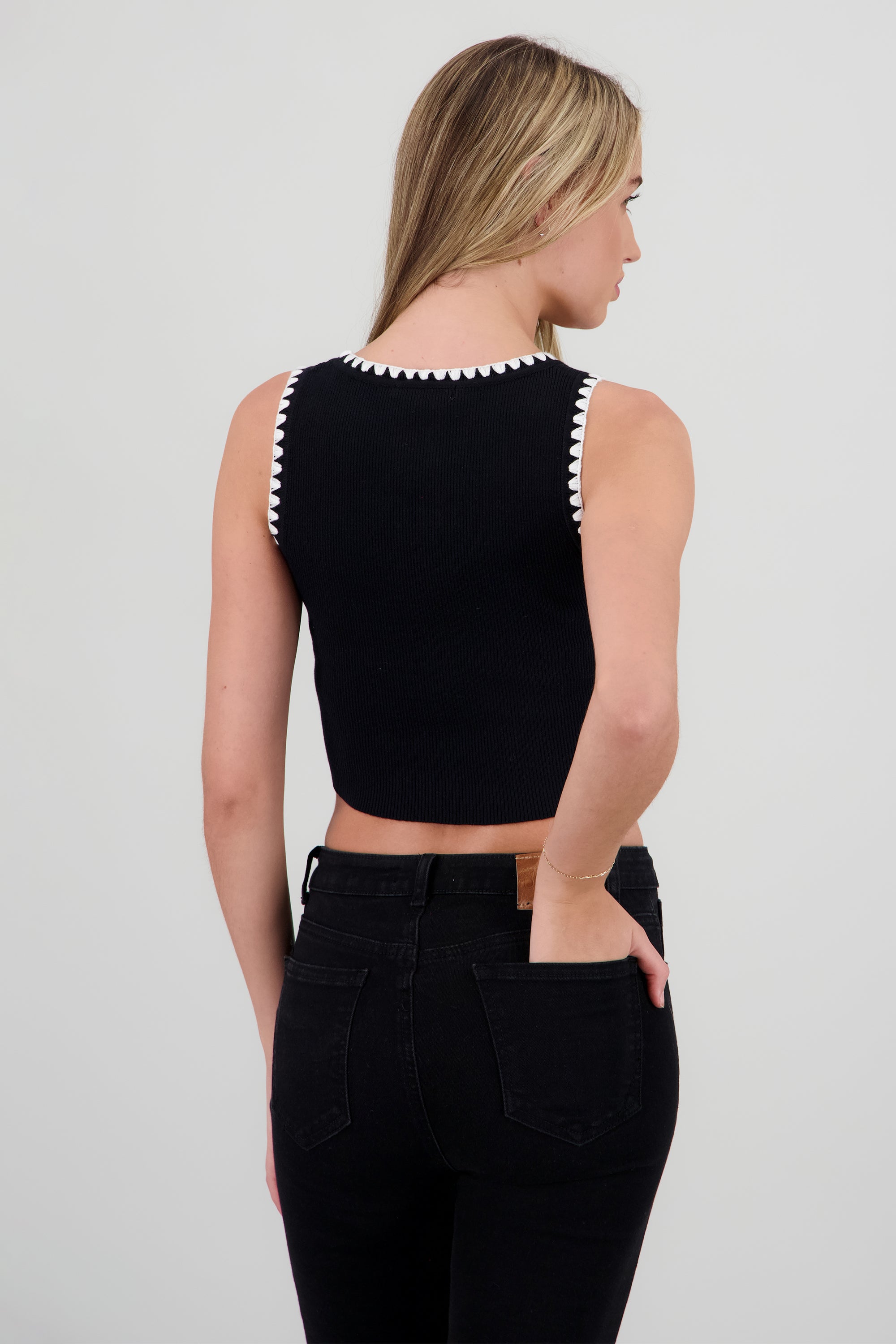 Top tejido con detalle bordado NEGRO COMBO