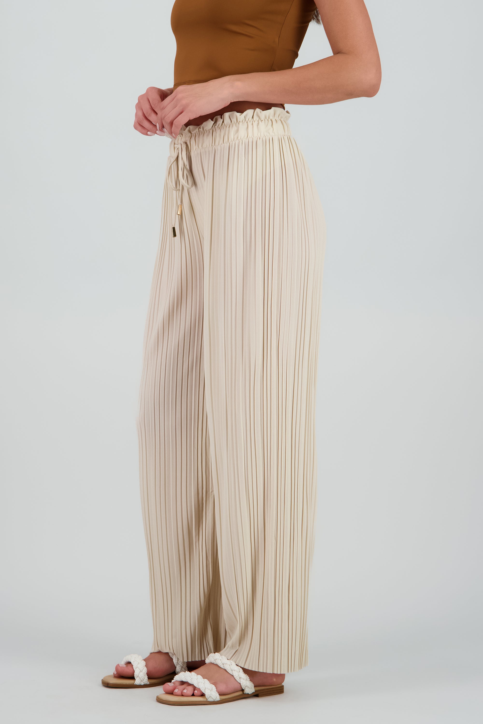 Pantalon jareta plisado HUESO